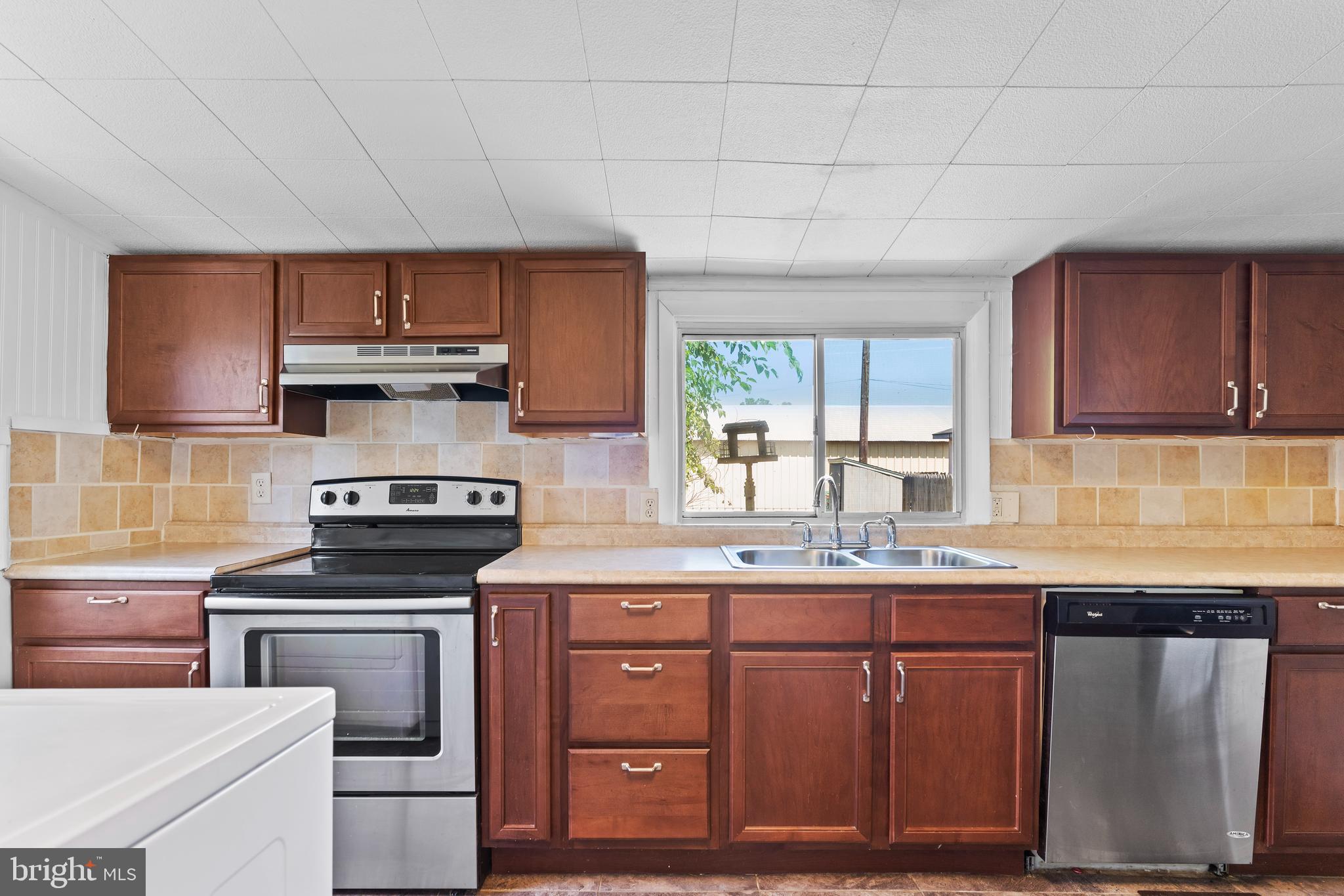 258 W 2ND STREET