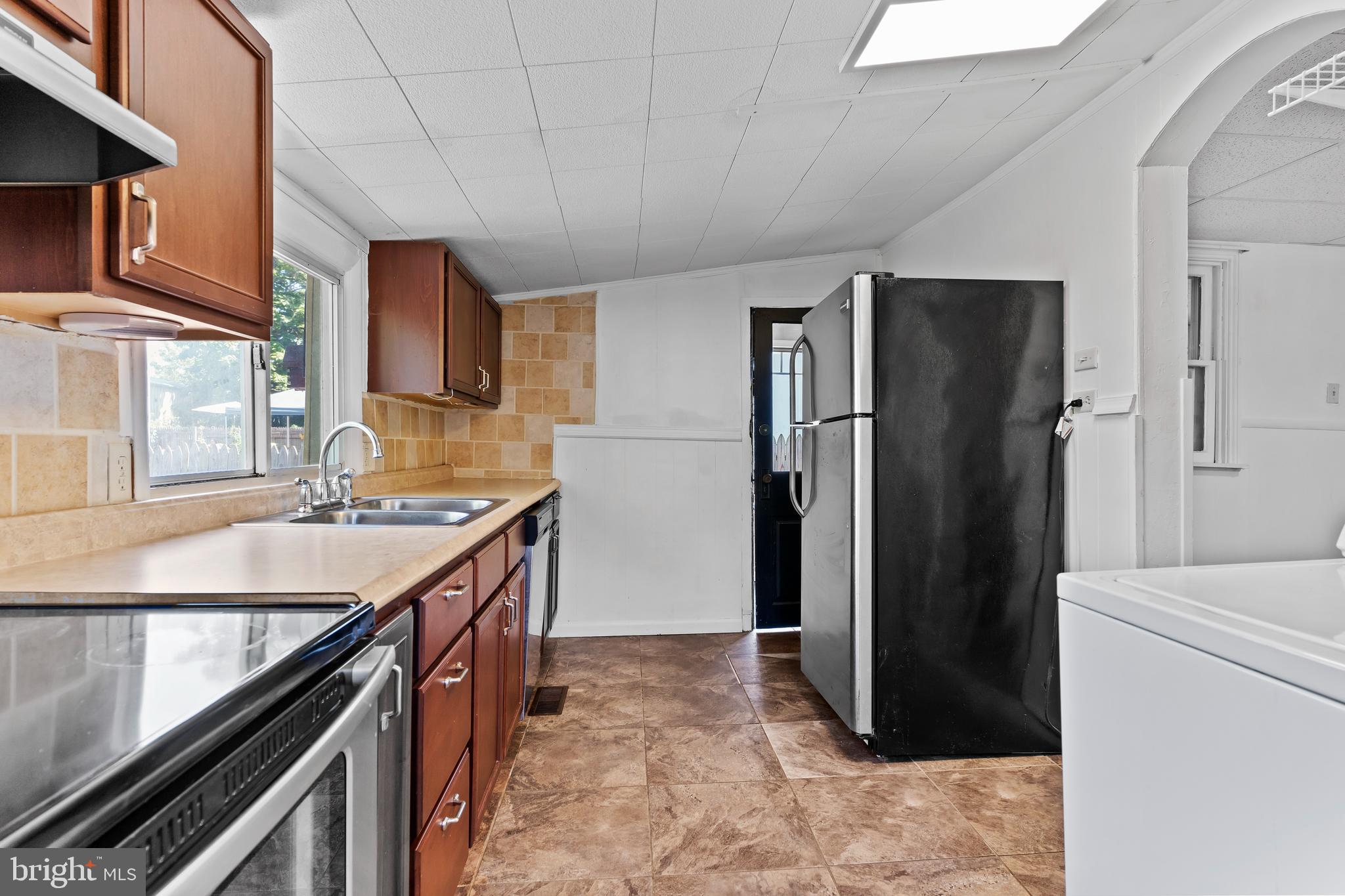 258 W 2ND STREET