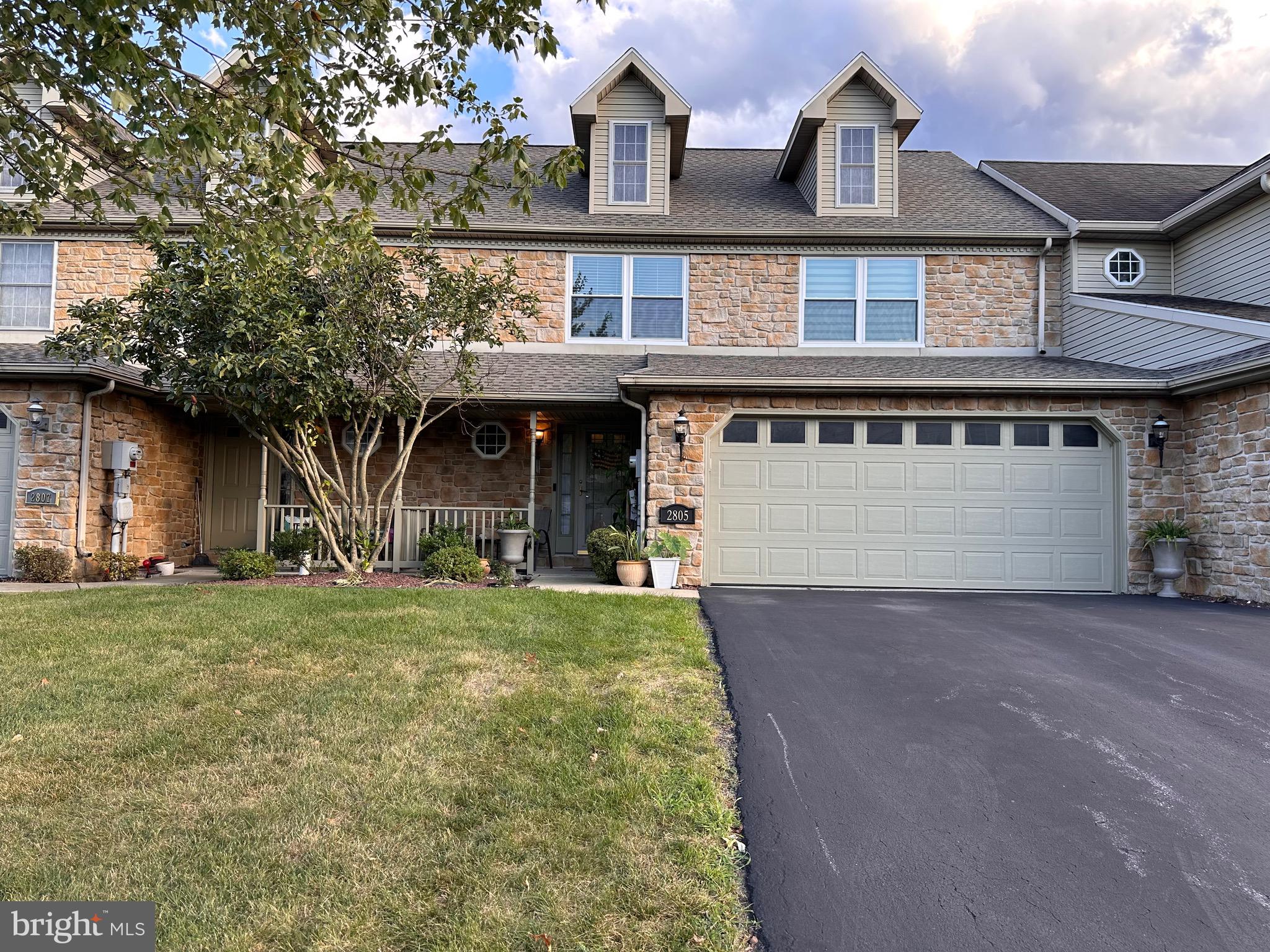 2805 OAKWOOD DRIVE