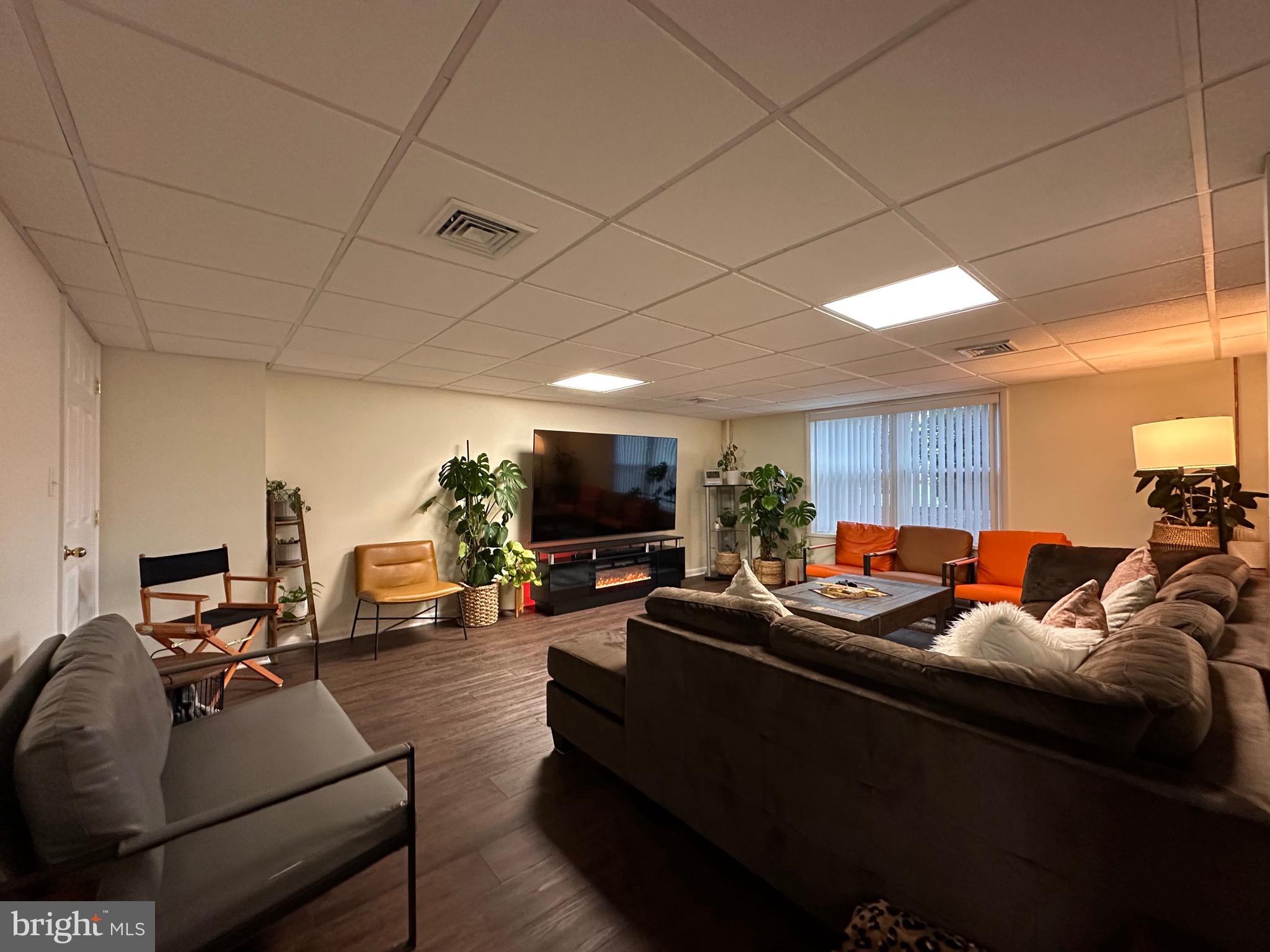 2805 OAKWOOD DRIVE