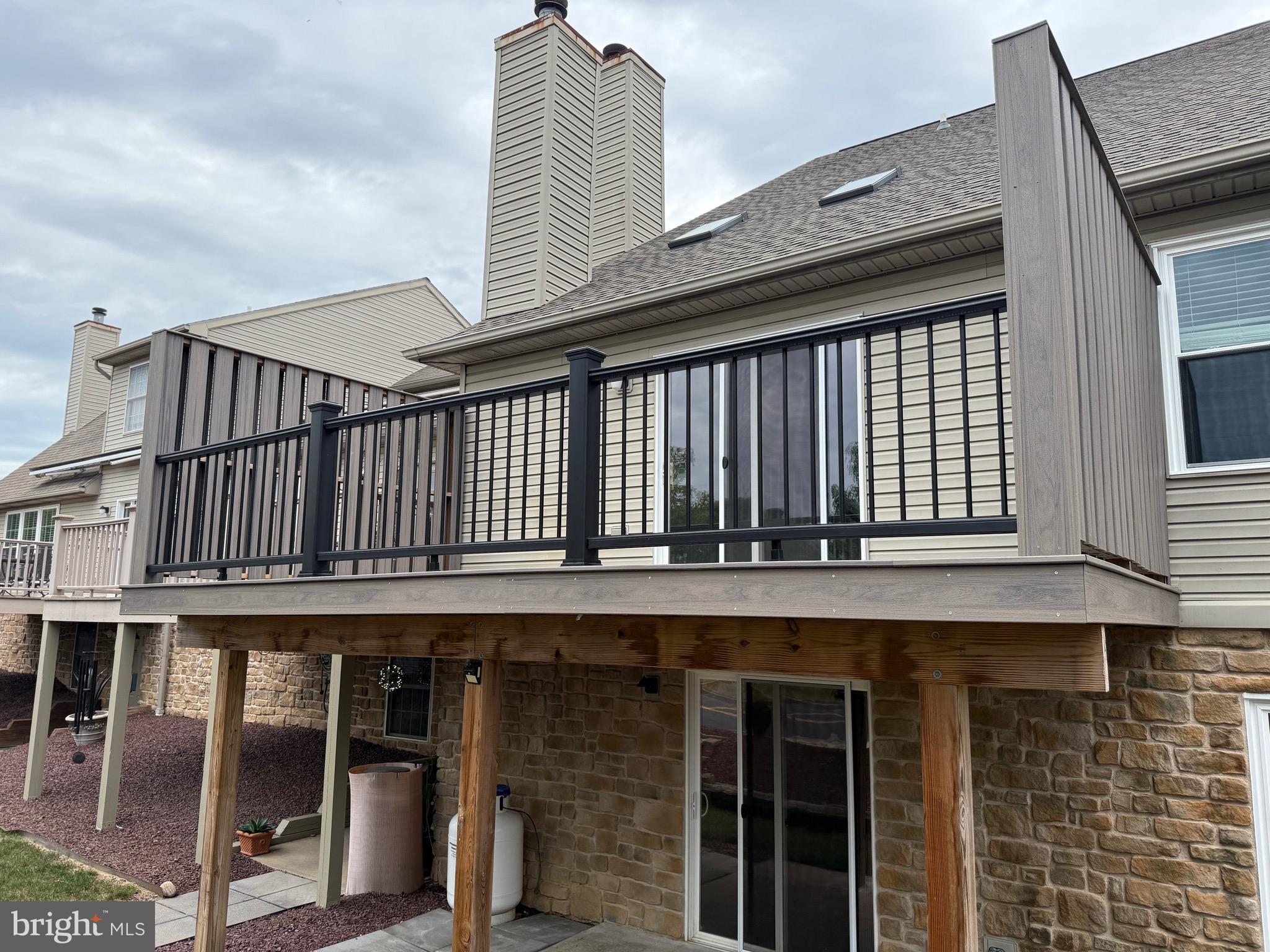 2805 OAKWOOD DRIVE
