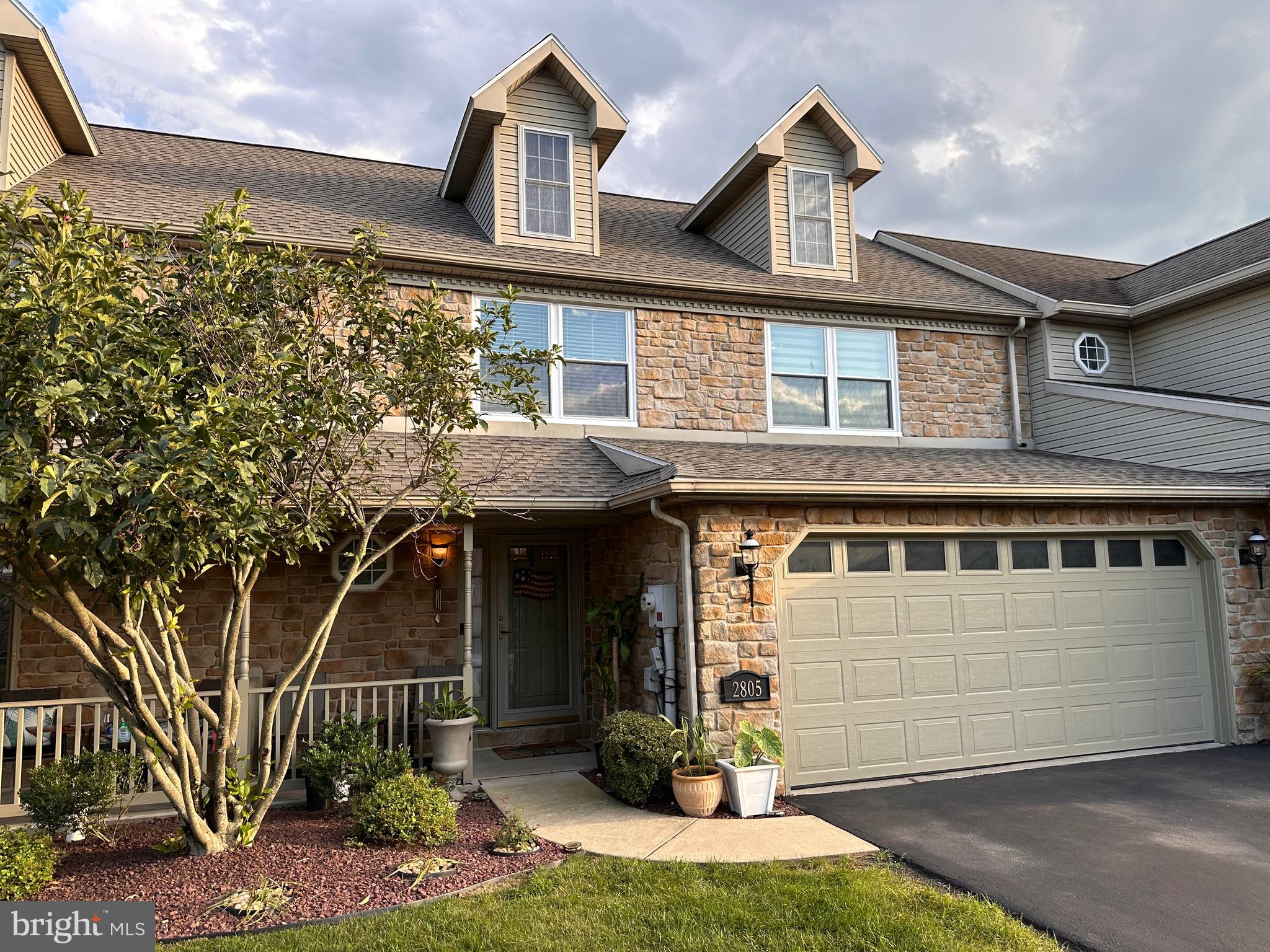 2805 OAKWOOD DRIVE