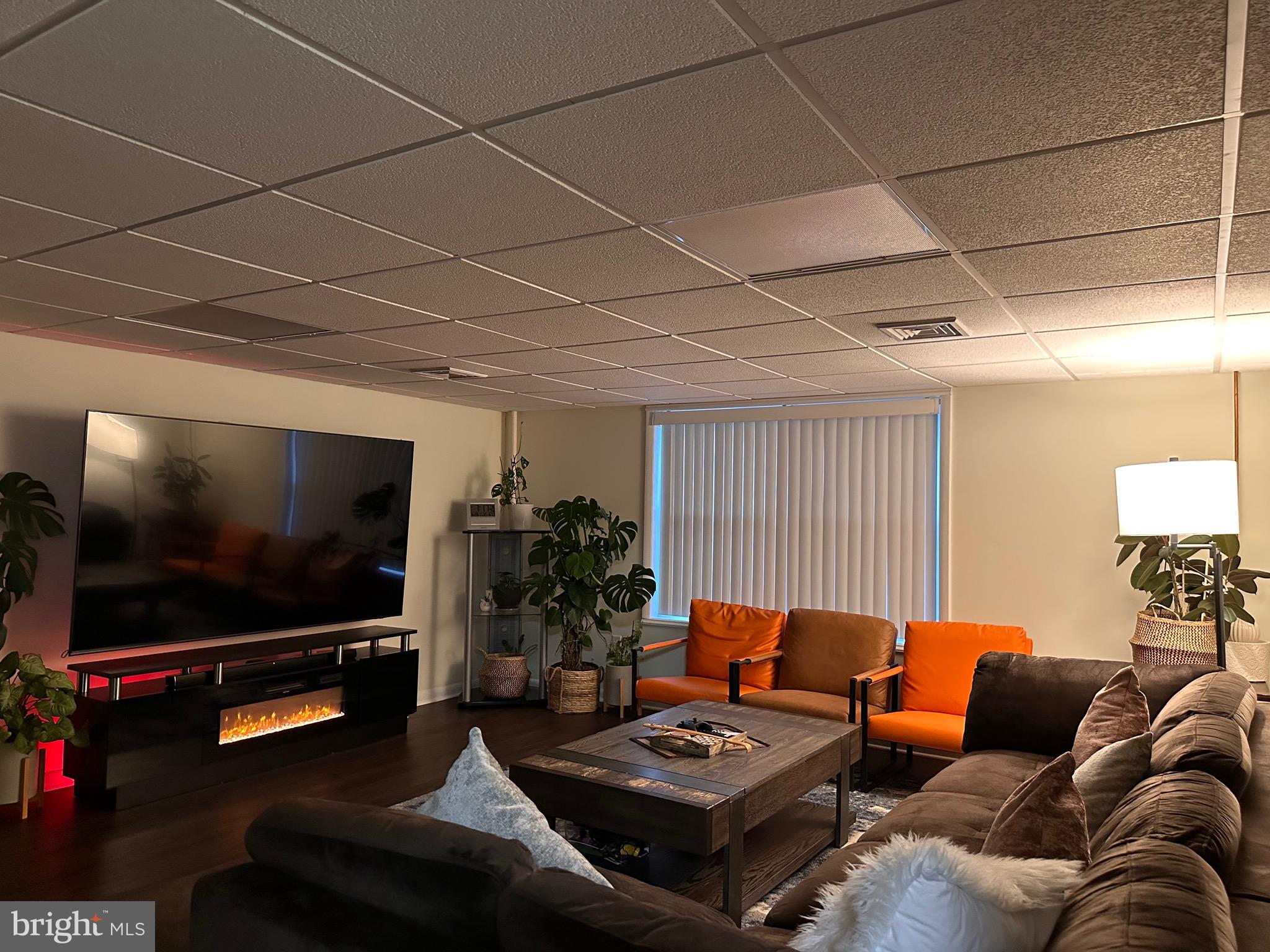 2805 OAKWOOD DRIVE