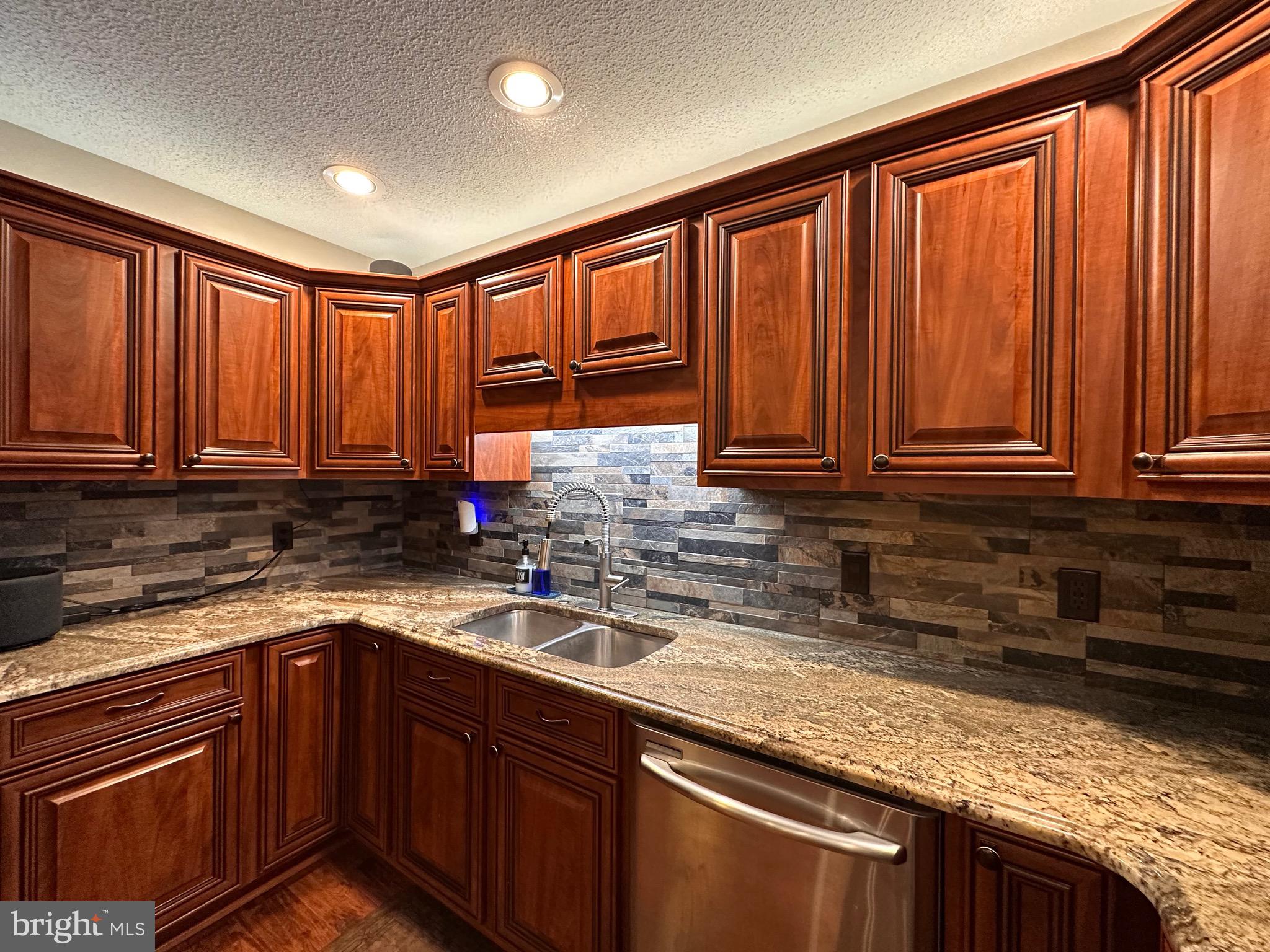 2805 OAKWOOD DRIVE