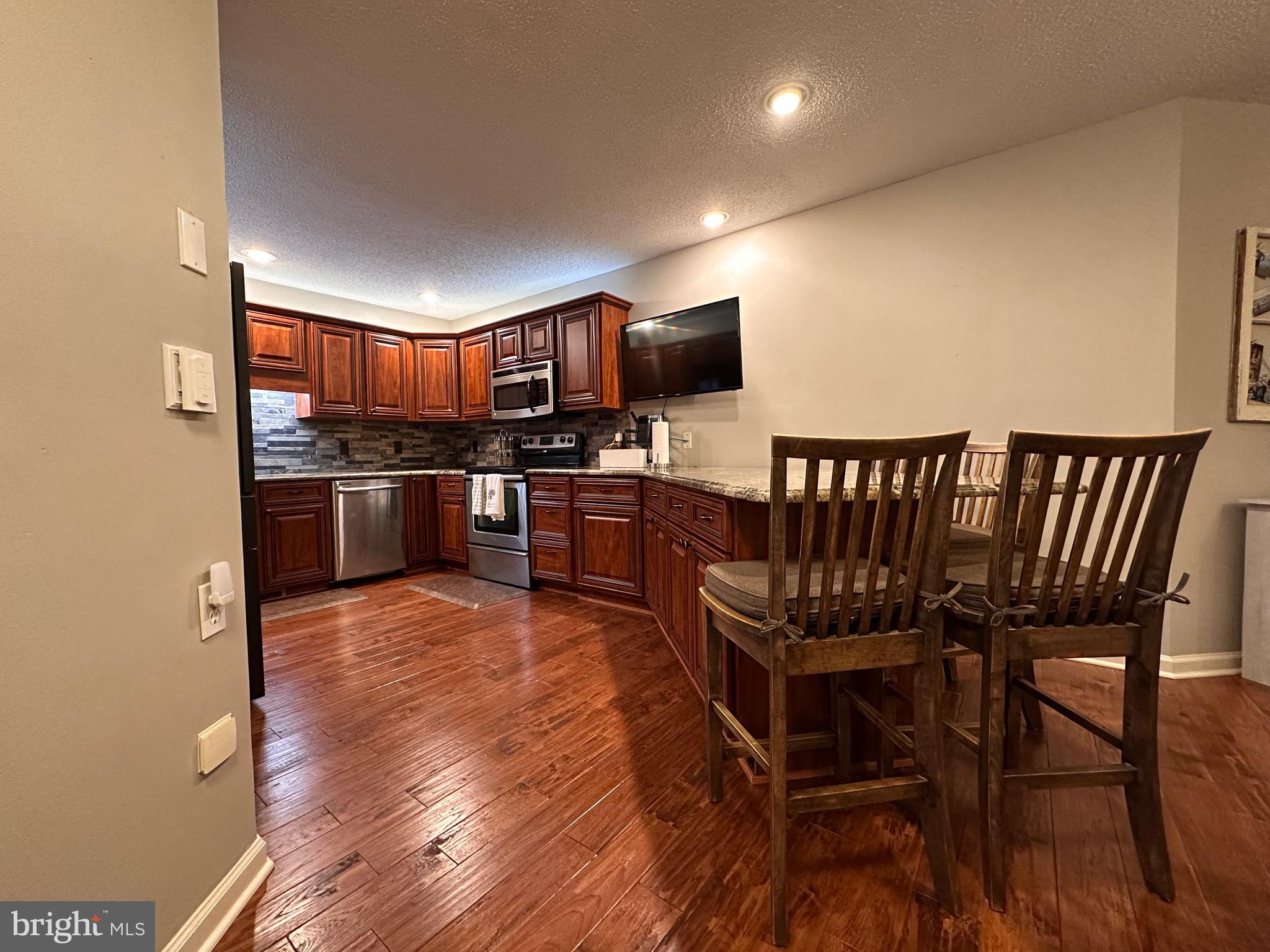 2805 OAKWOOD DRIVE