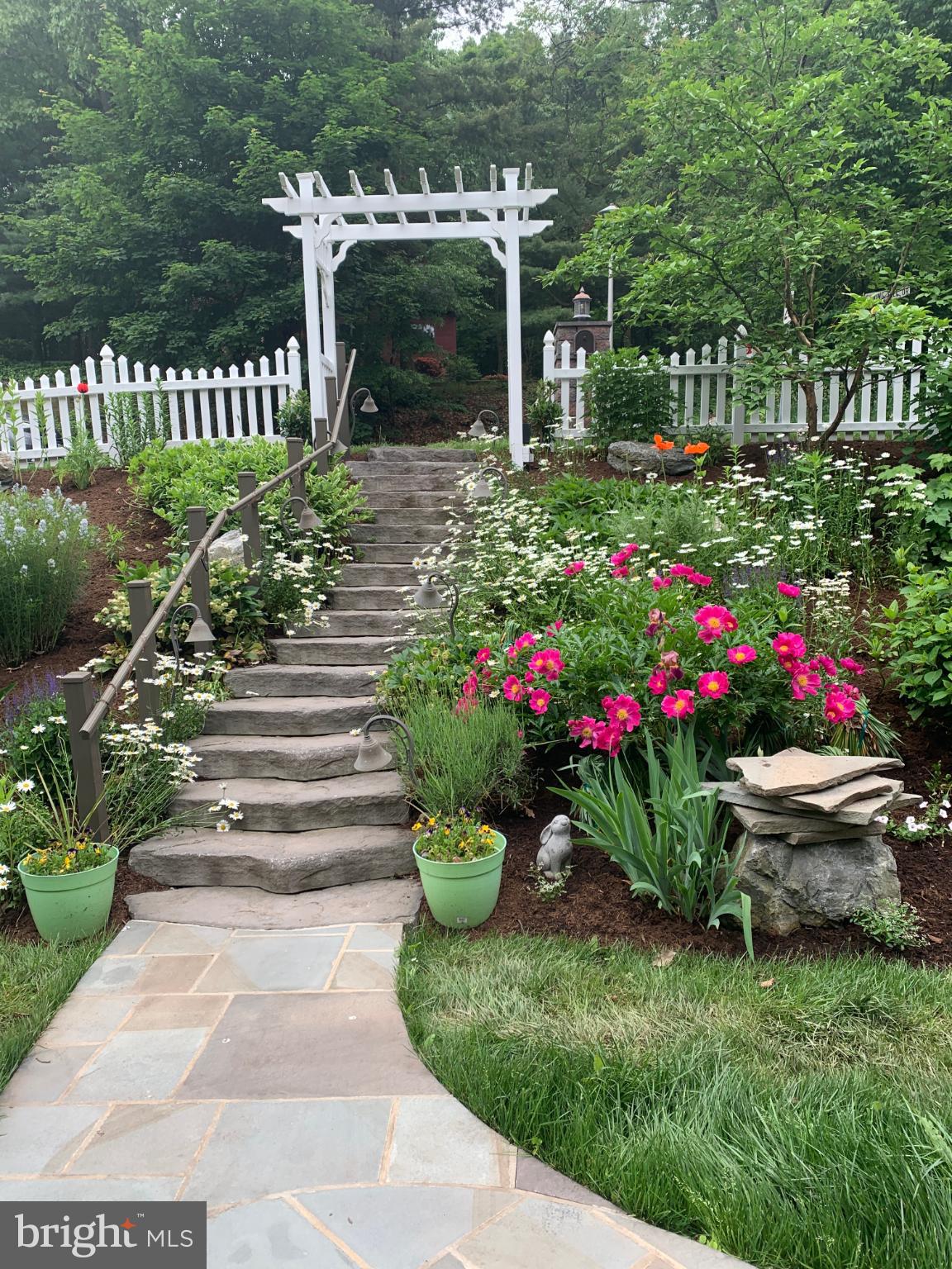 1609 SPRING HILL DRIVE