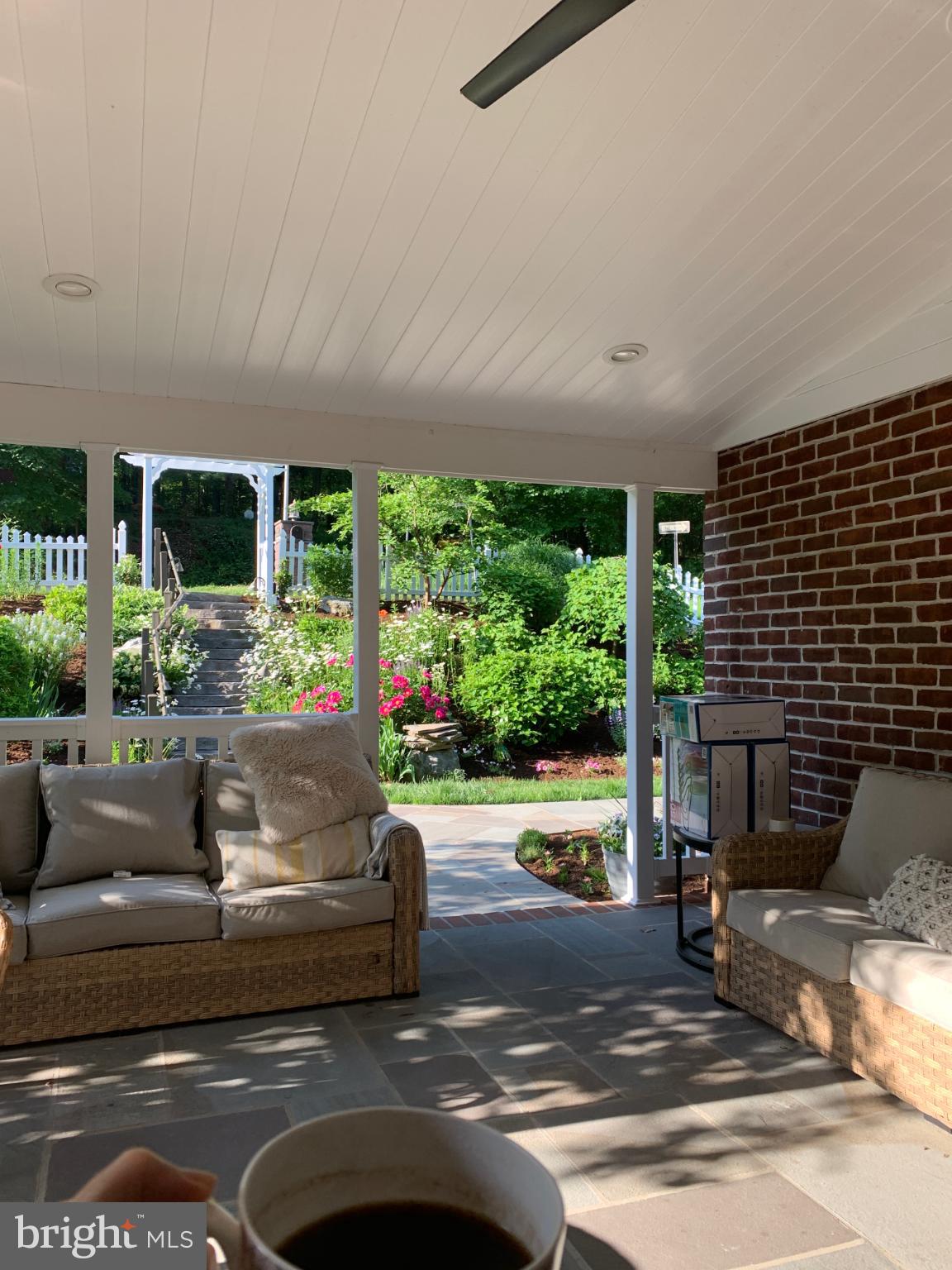 1609 SPRING HILL DRIVE