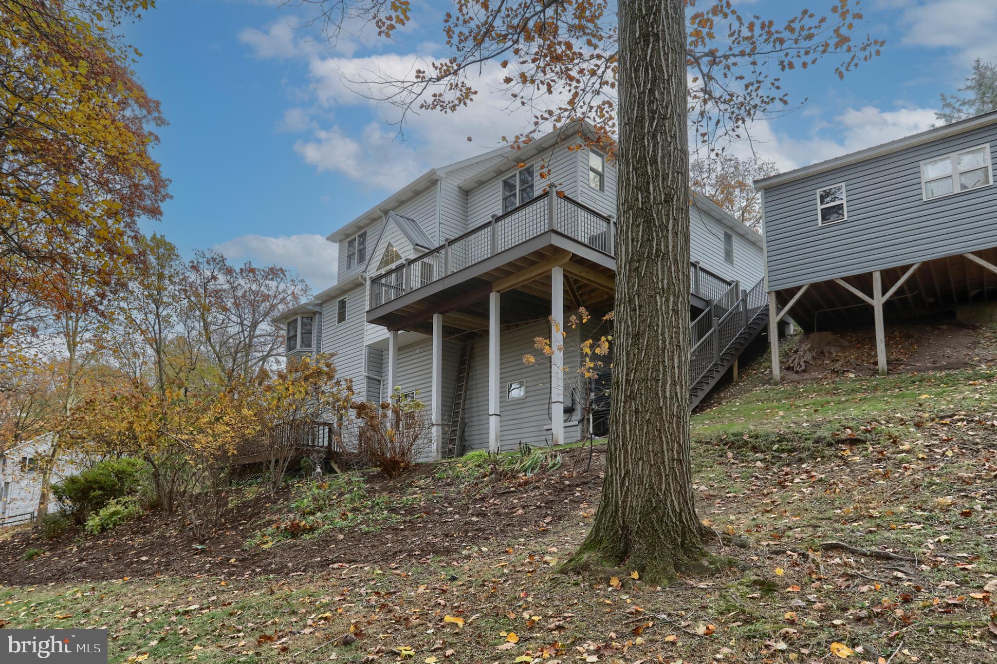 1609 SPRING HILL DRIVE