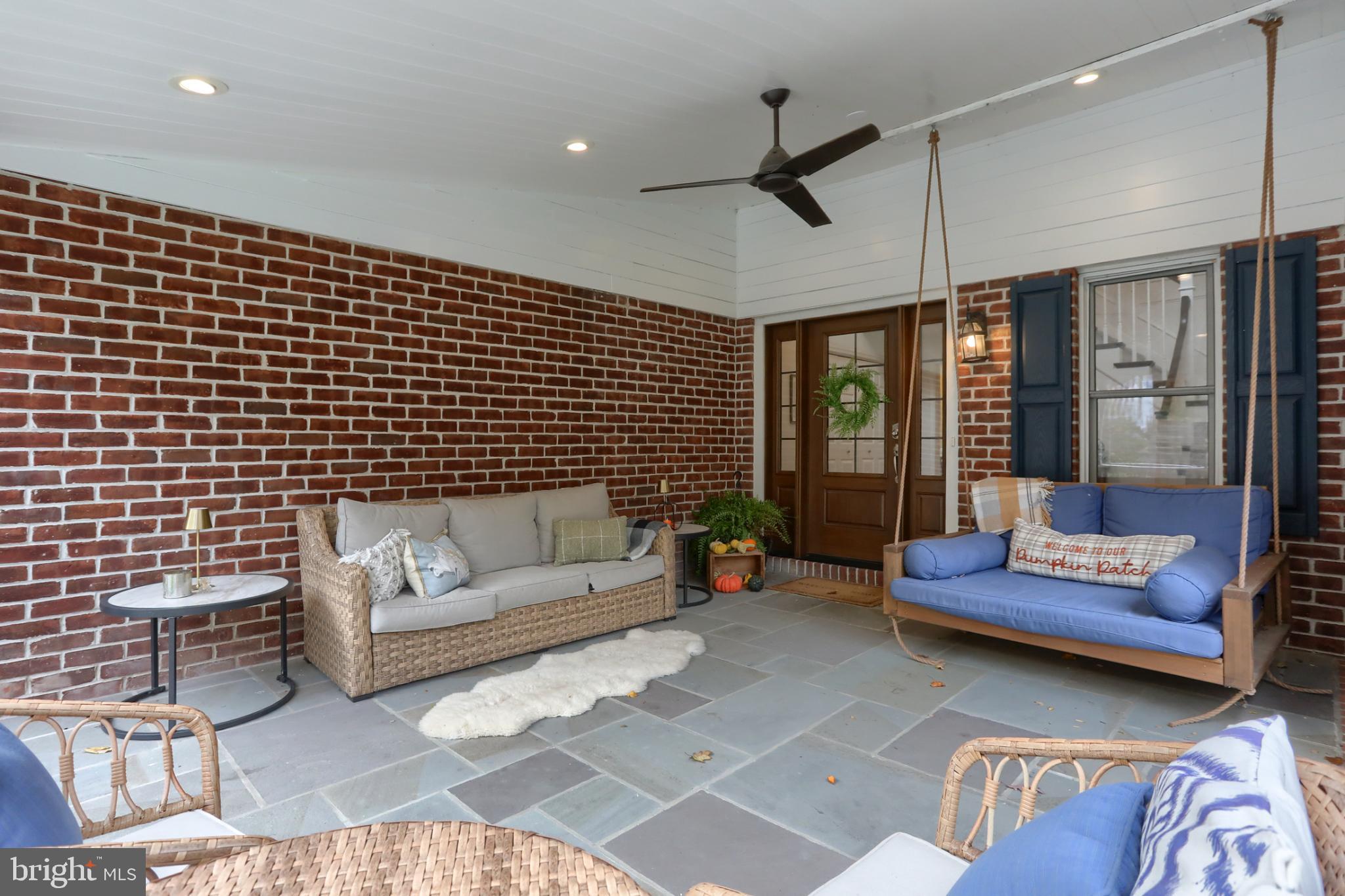 1609 SPRING HILL DRIVE