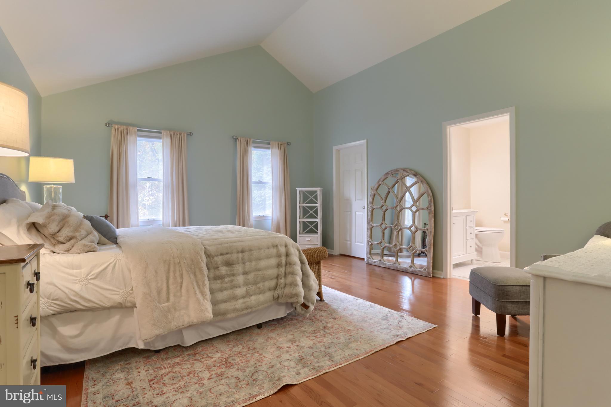 1609 SPRING HILL DRIVE