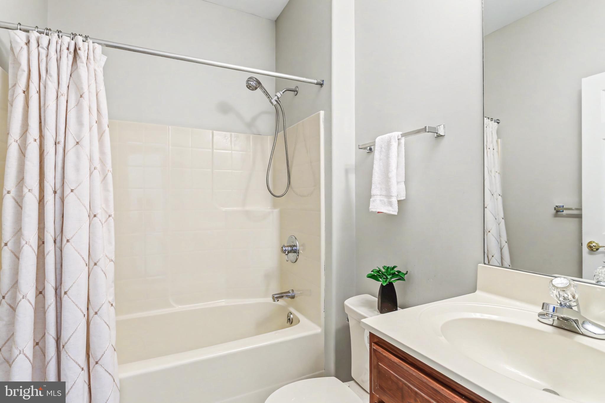 211 BROOKRIDGE COURT