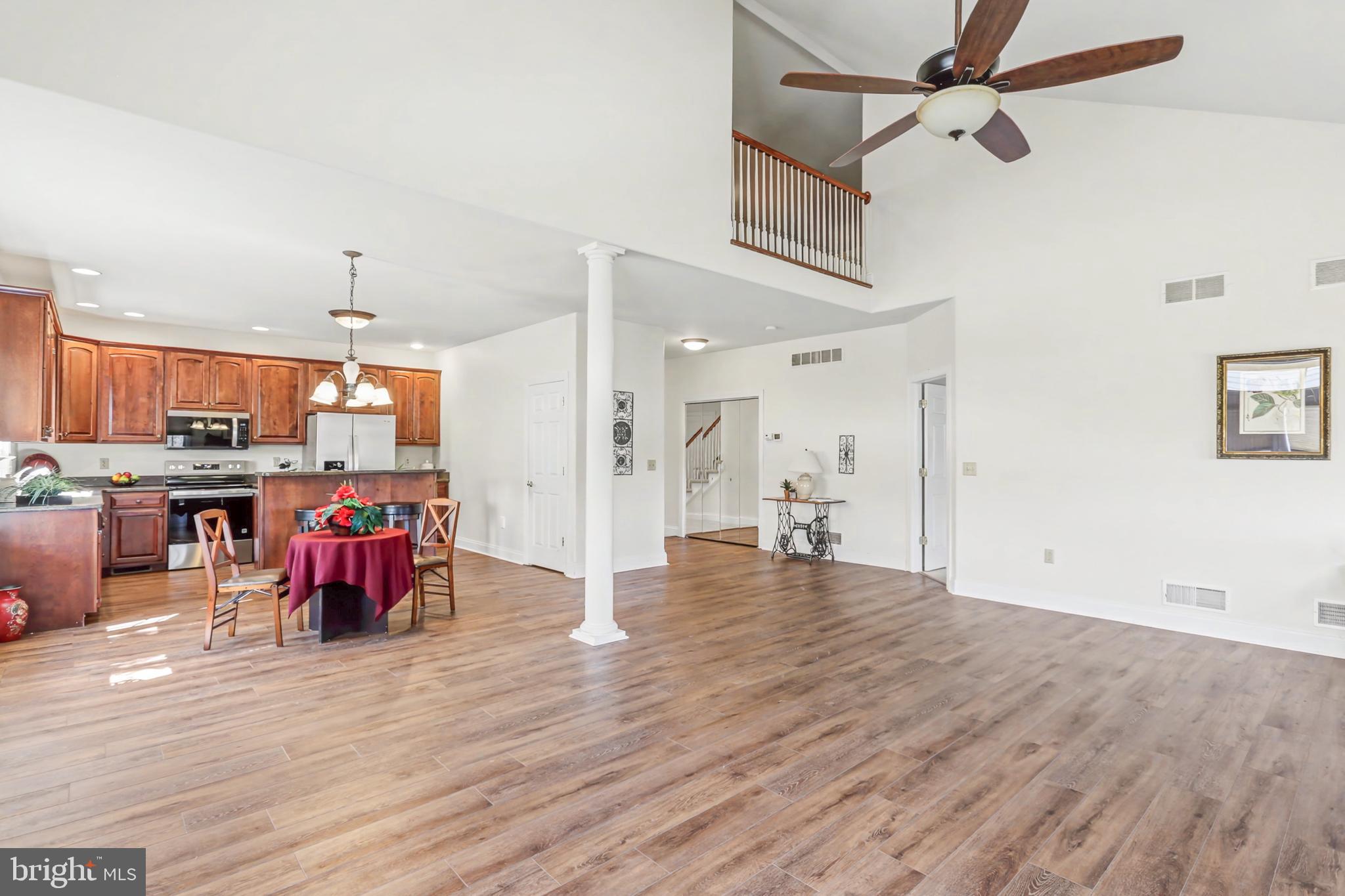 211 BROOKRIDGE COURT