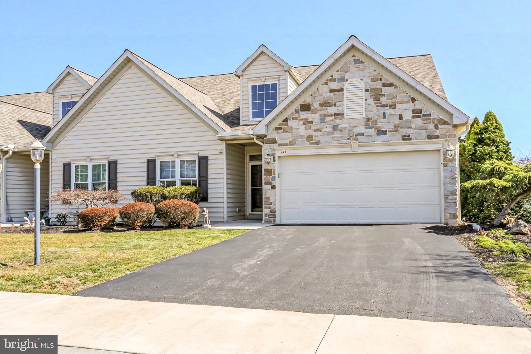 211 BROOKRIDGE COURT