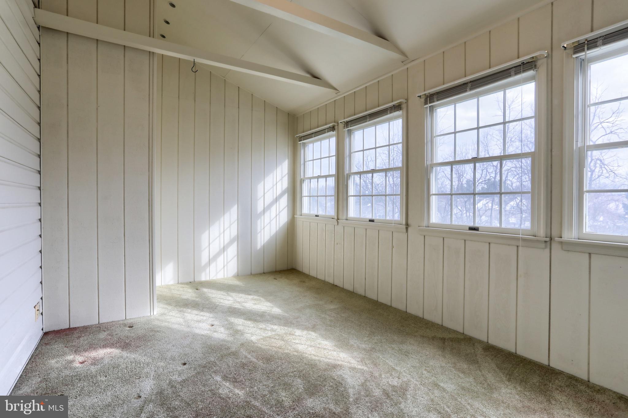 2057E E RALEIGH ROAD