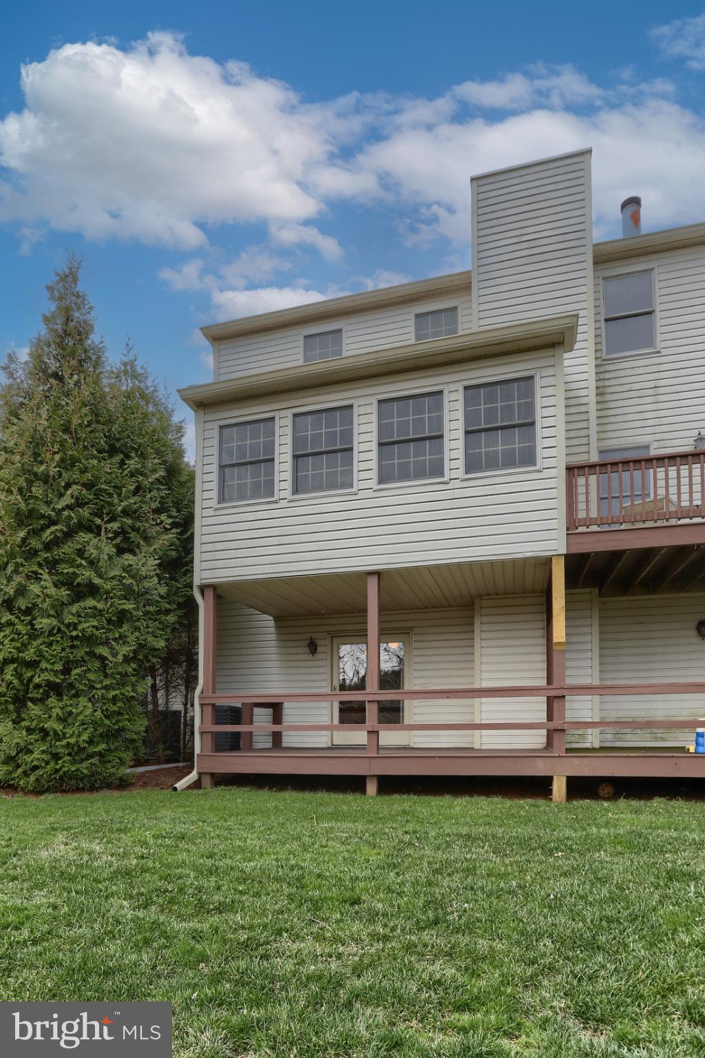 2057E E RALEIGH ROAD