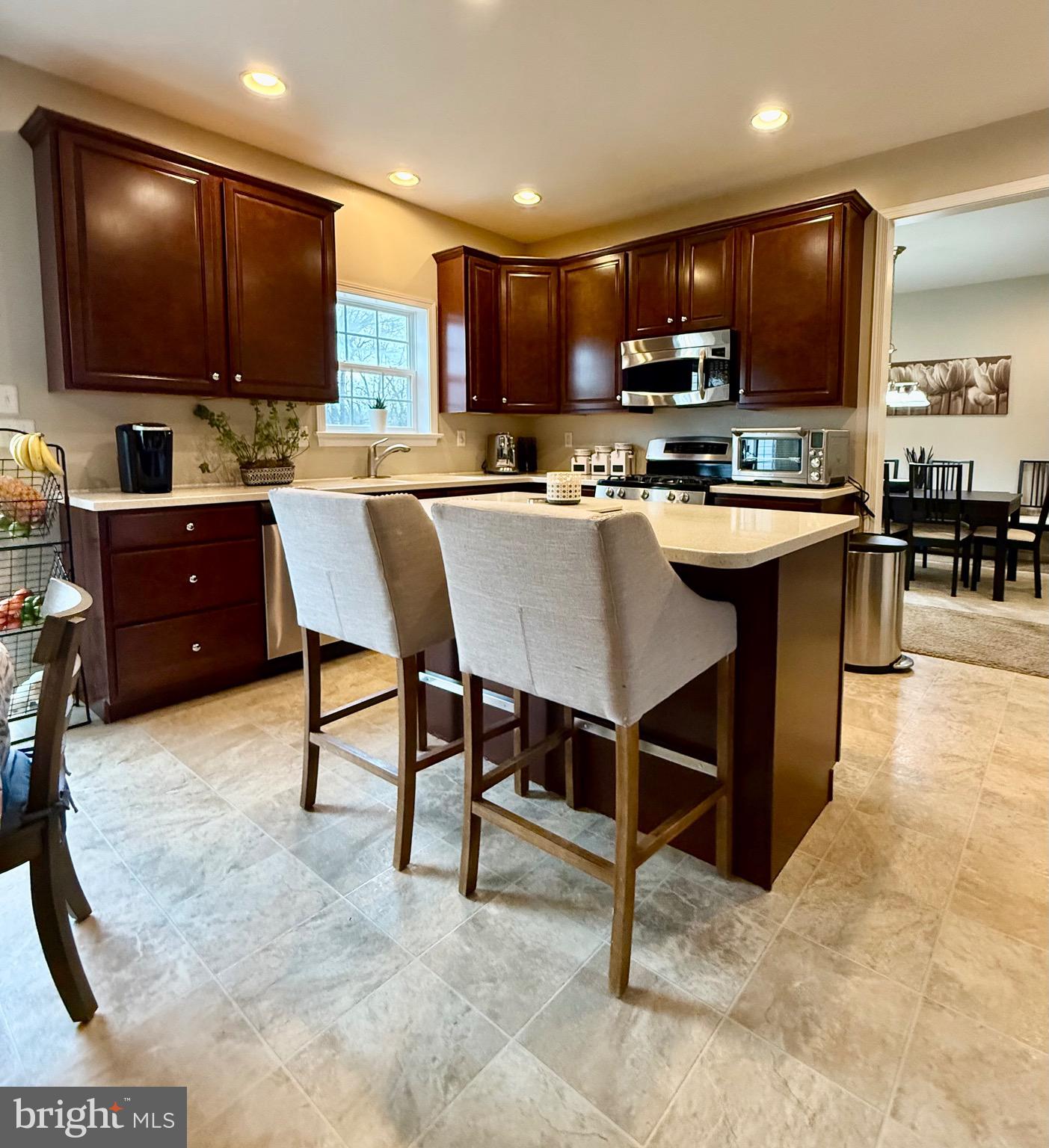 1813 SILVERLEAF LANE