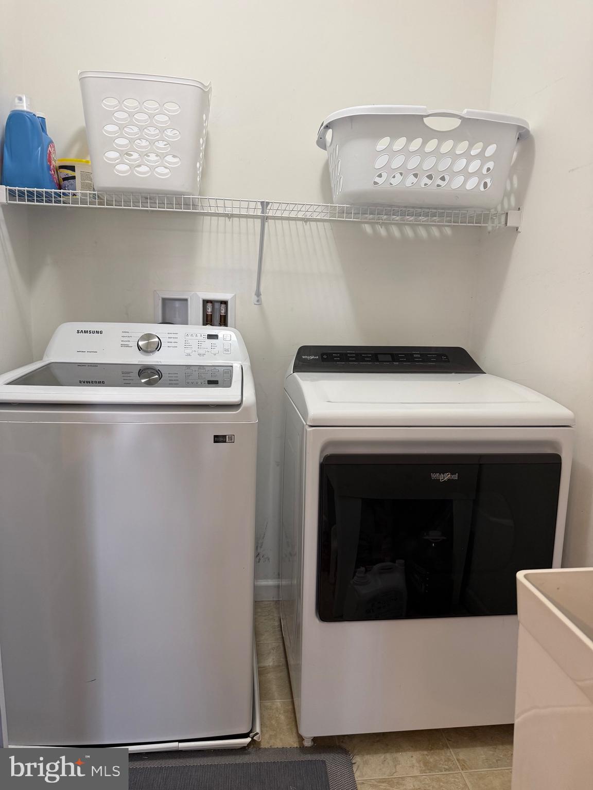 1813 SILVERLEAF LANE