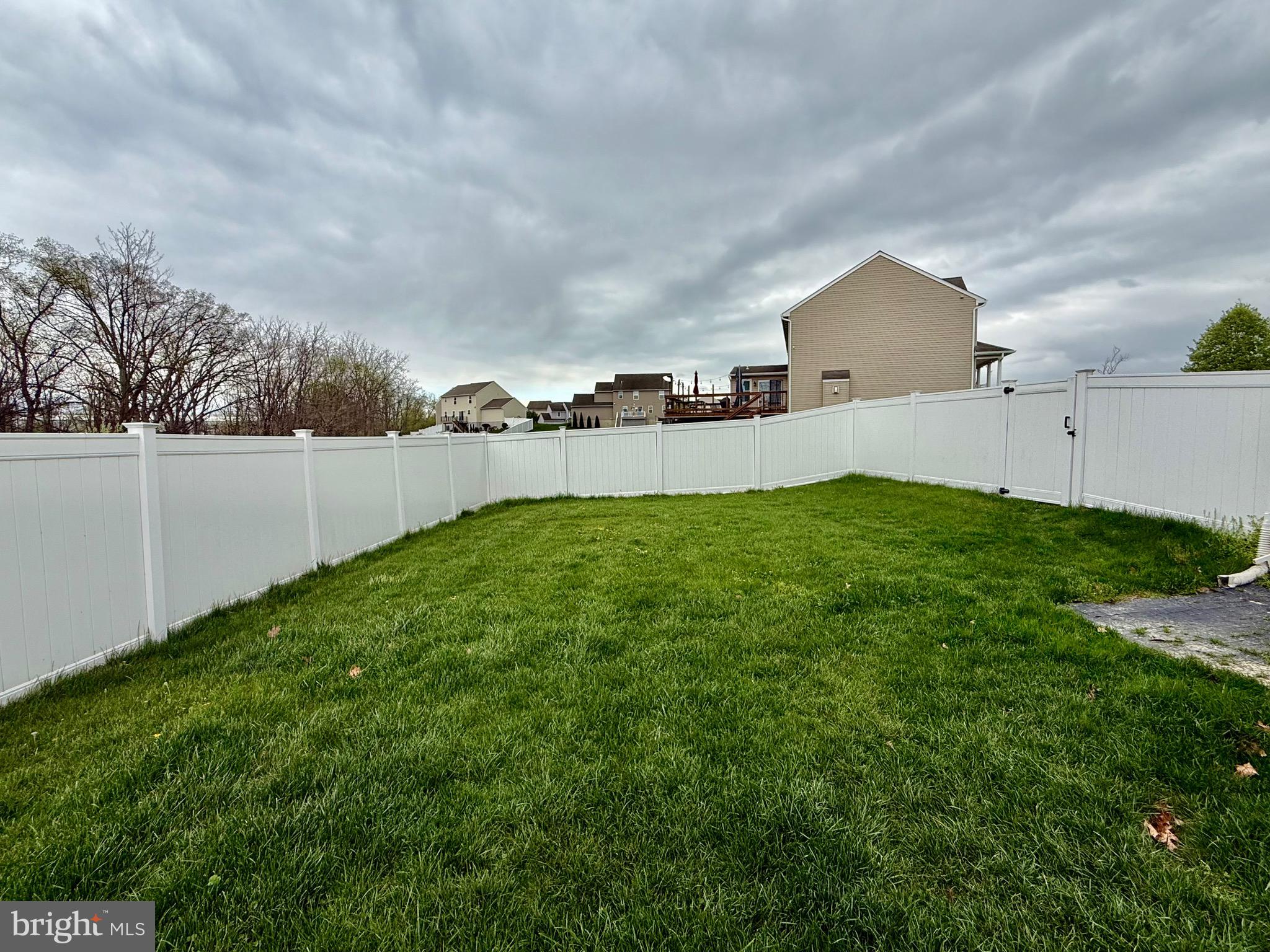 1813 SILVERLEAF LANE