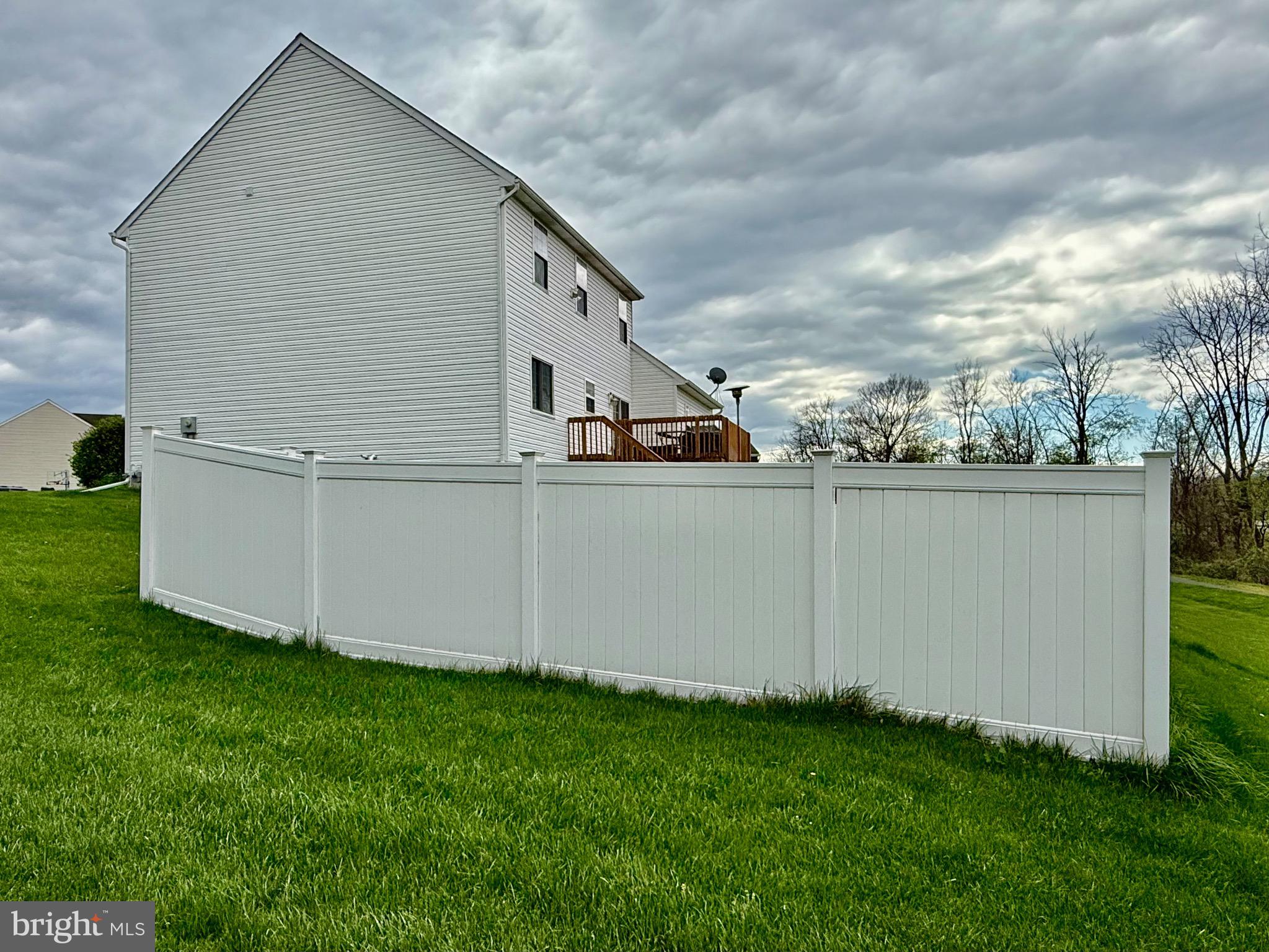 1813 SILVERLEAF LANE