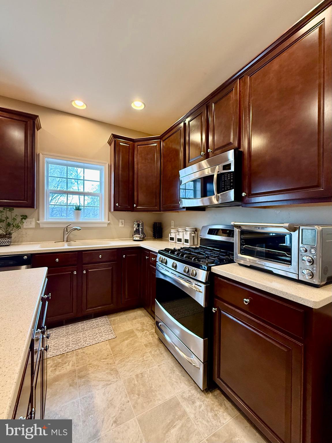 1813 SILVERLEAF LANE