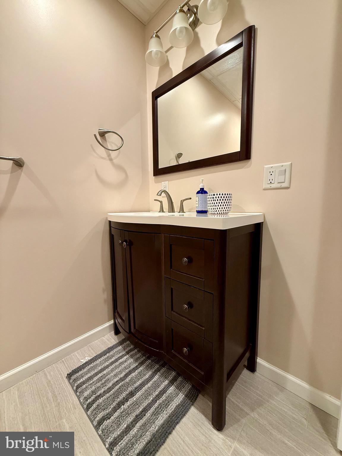 1813 SILVERLEAF LANE