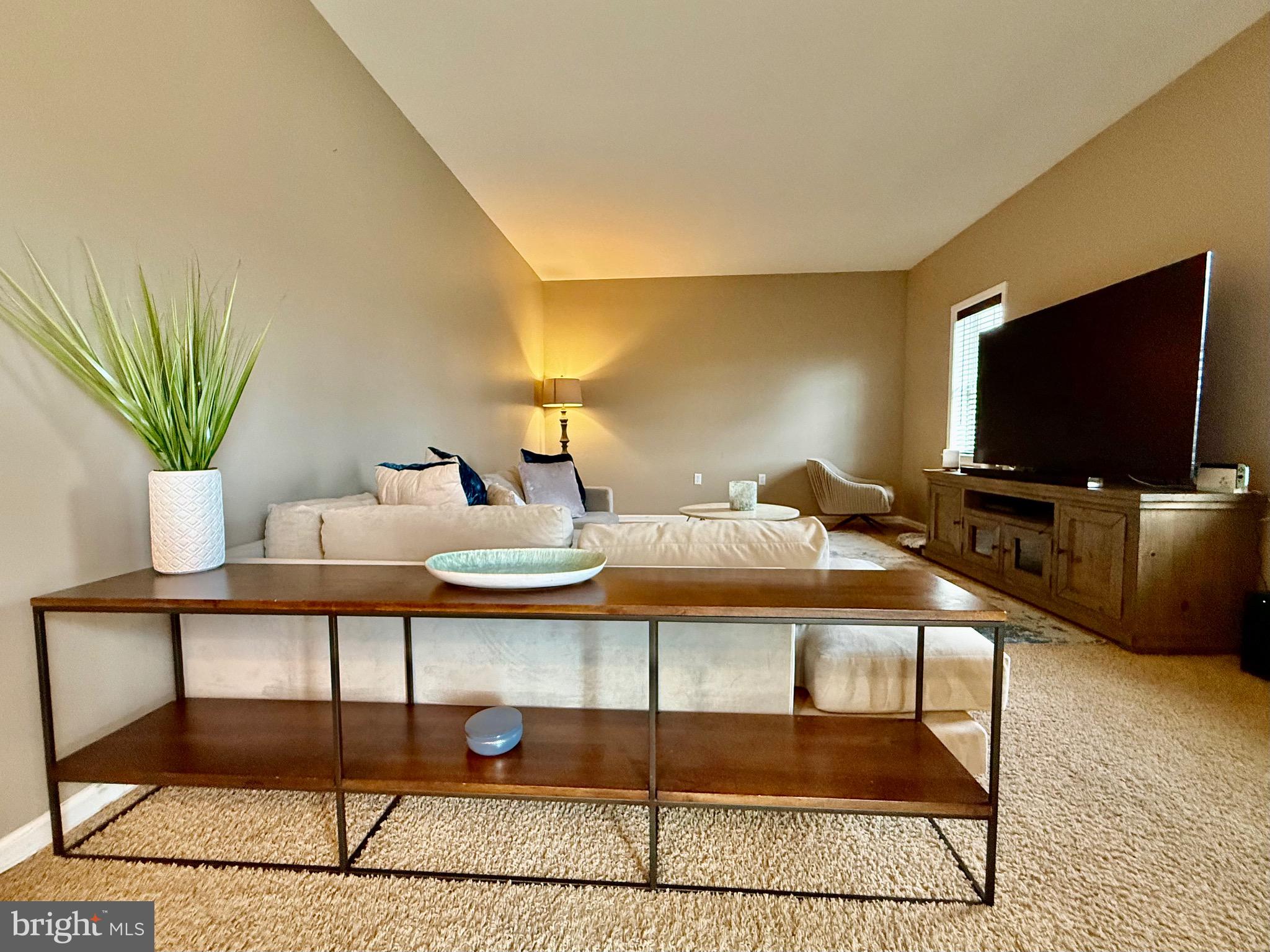 1813 SILVERLEAF LANE