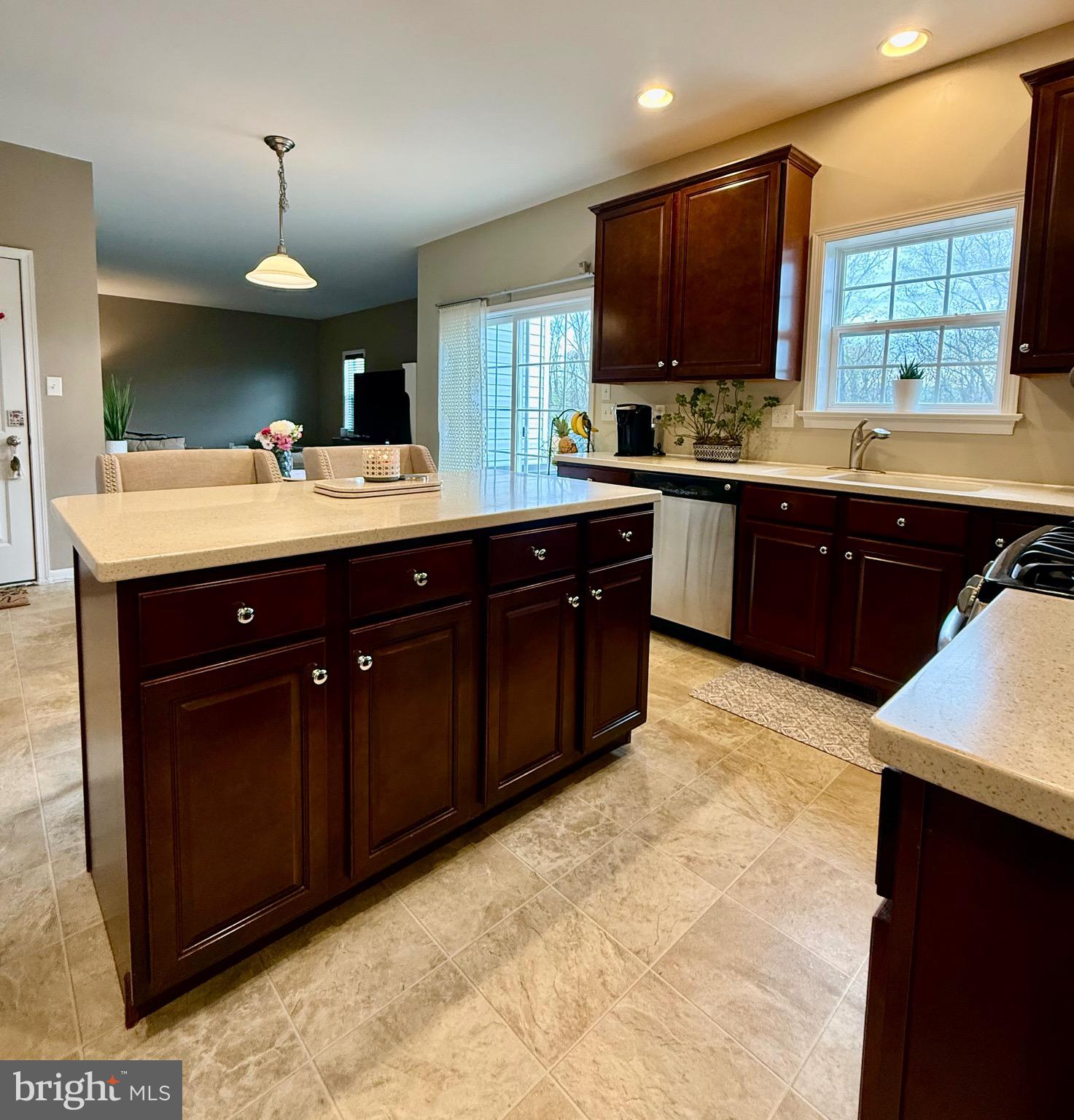 1813 SILVERLEAF LANE