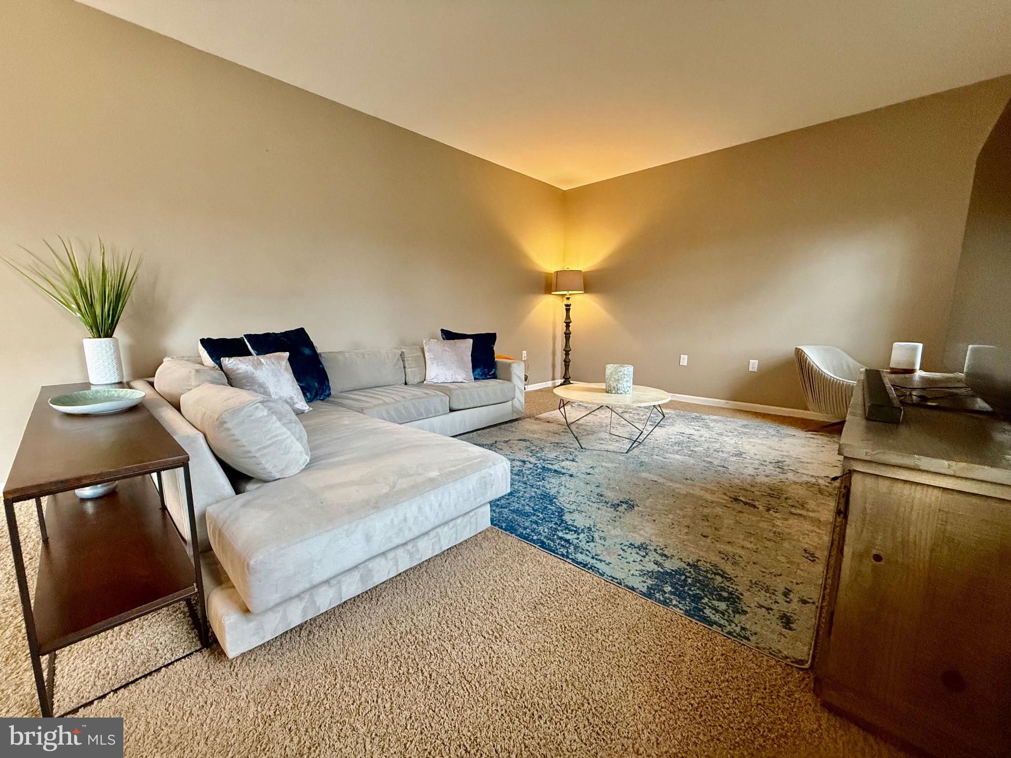 1813 SILVERLEAF LANE