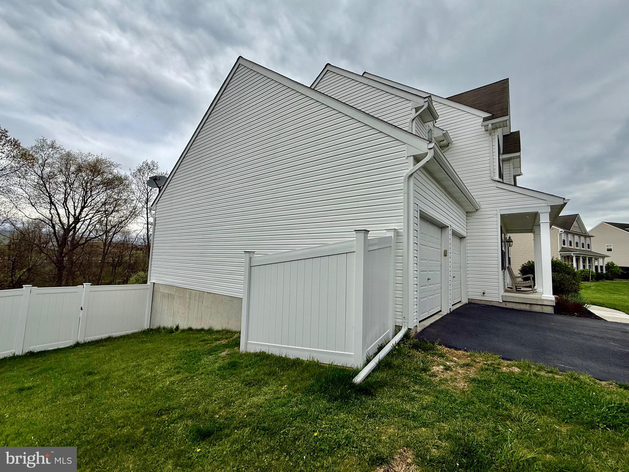 1813 SILVERLEAF LANE