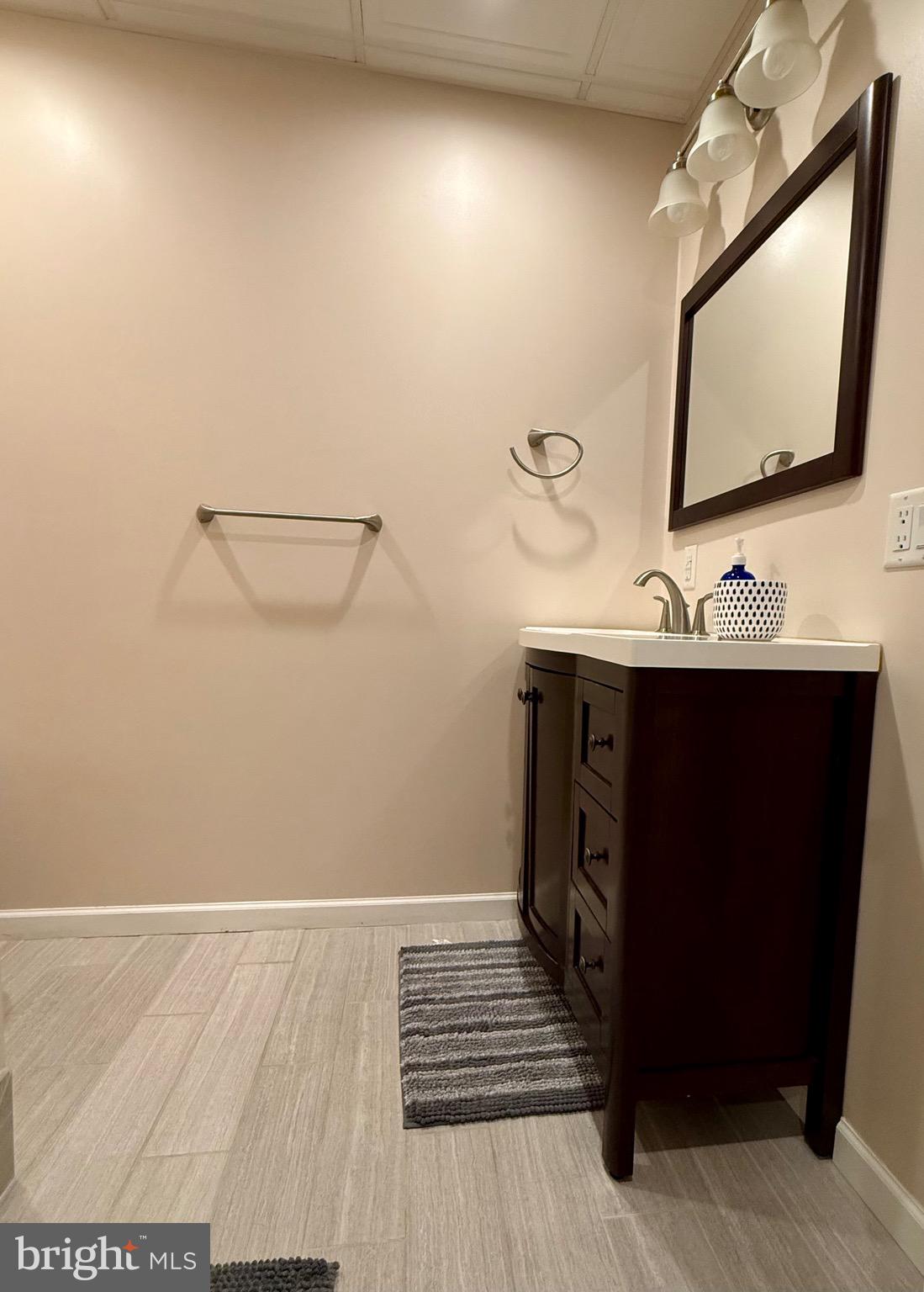 1813 SILVERLEAF LANE