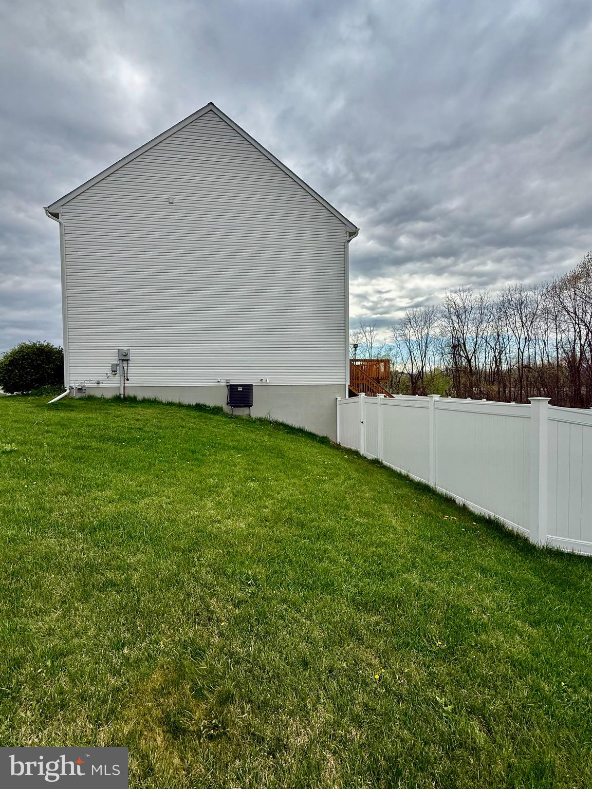 1813 SILVERLEAF LANE