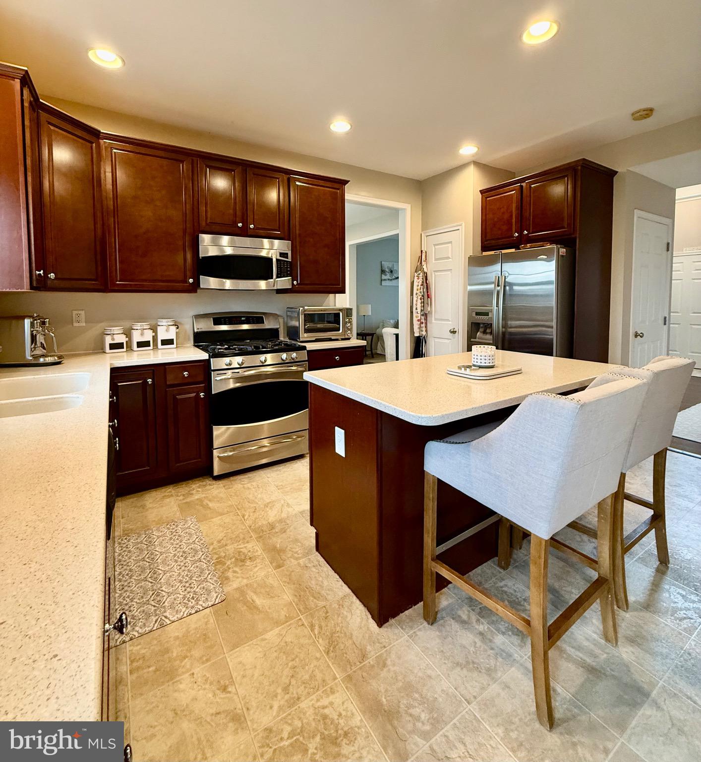 1813 SILVERLEAF LANE