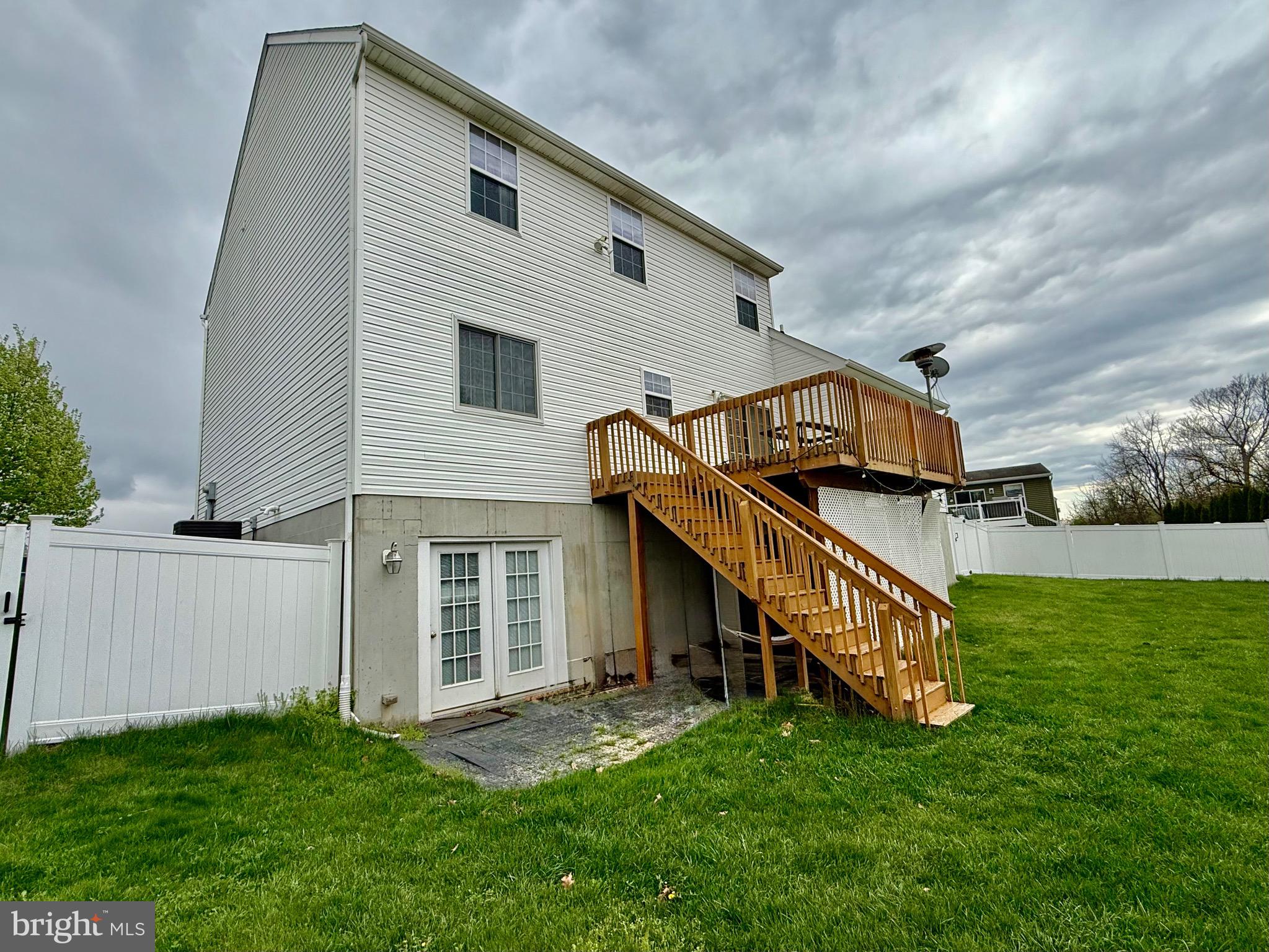 1813 SILVERLEAF LANE