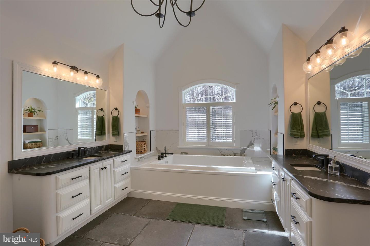 6 Mockingbird Ln