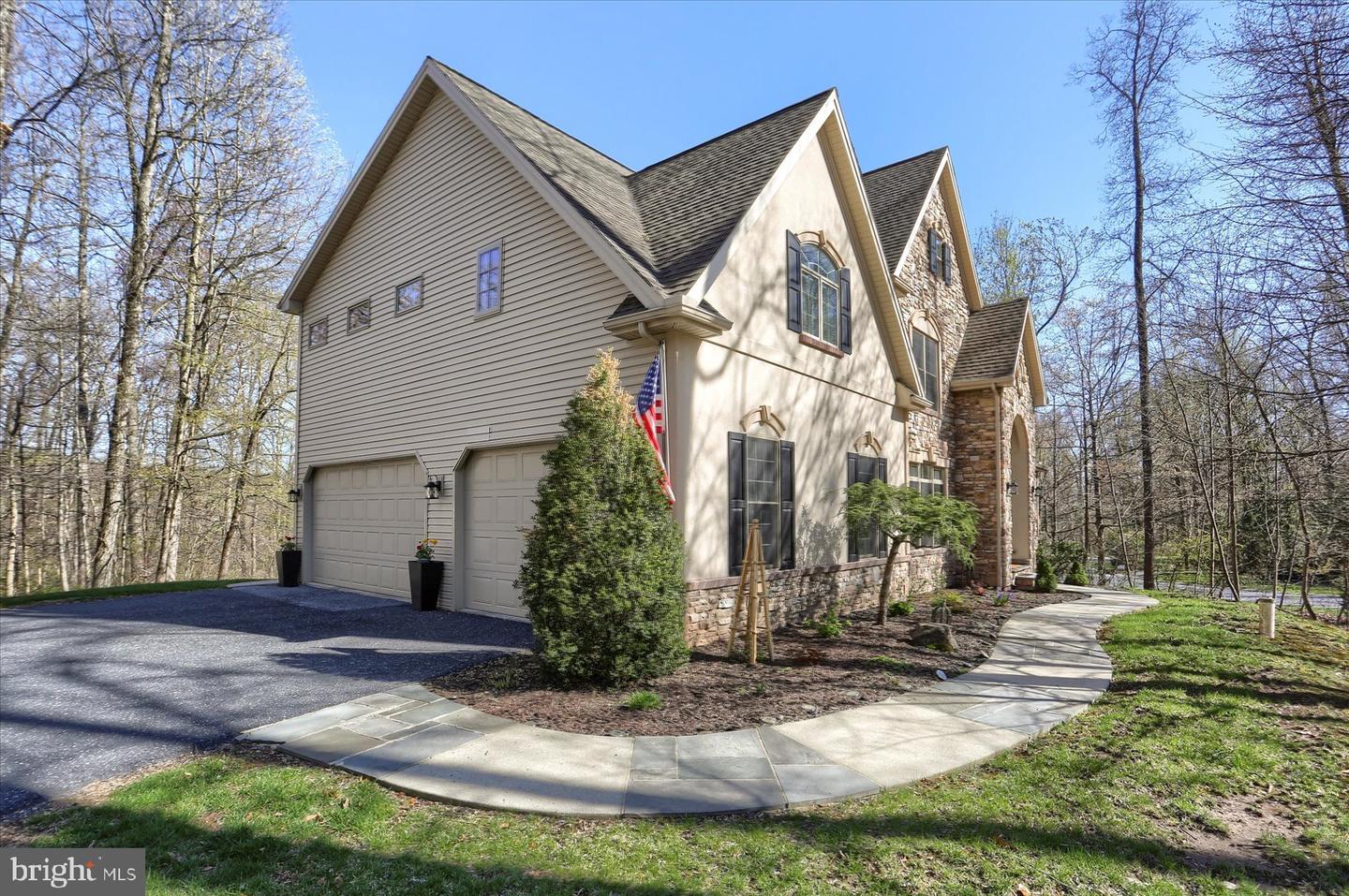 6 Mockingbird Ln