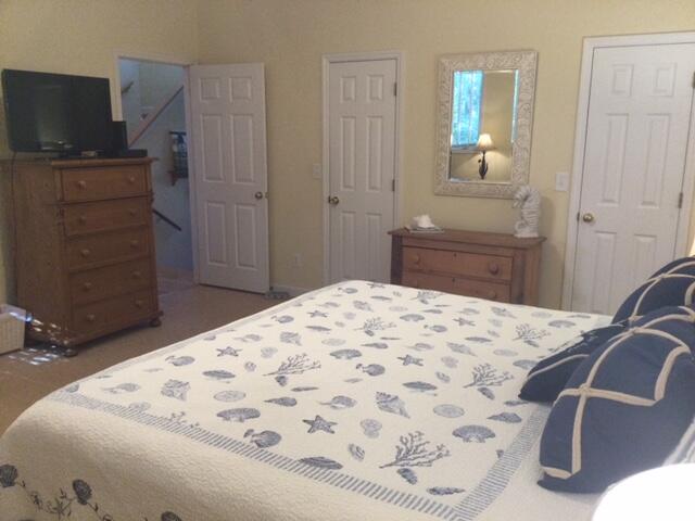 1001 Jungle Shores Drive Unit: 1/4  Share Interval