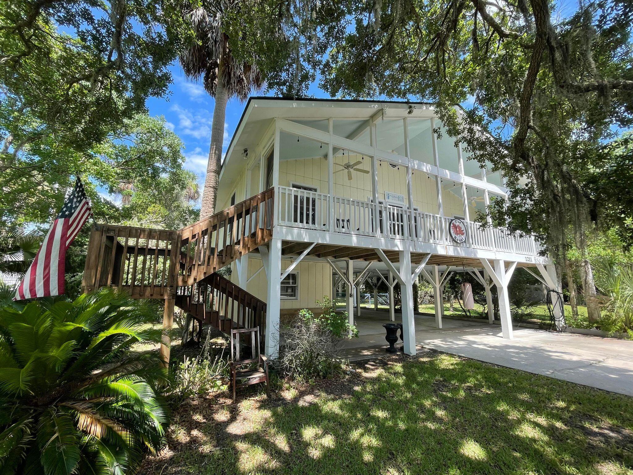1211 Thistle Street