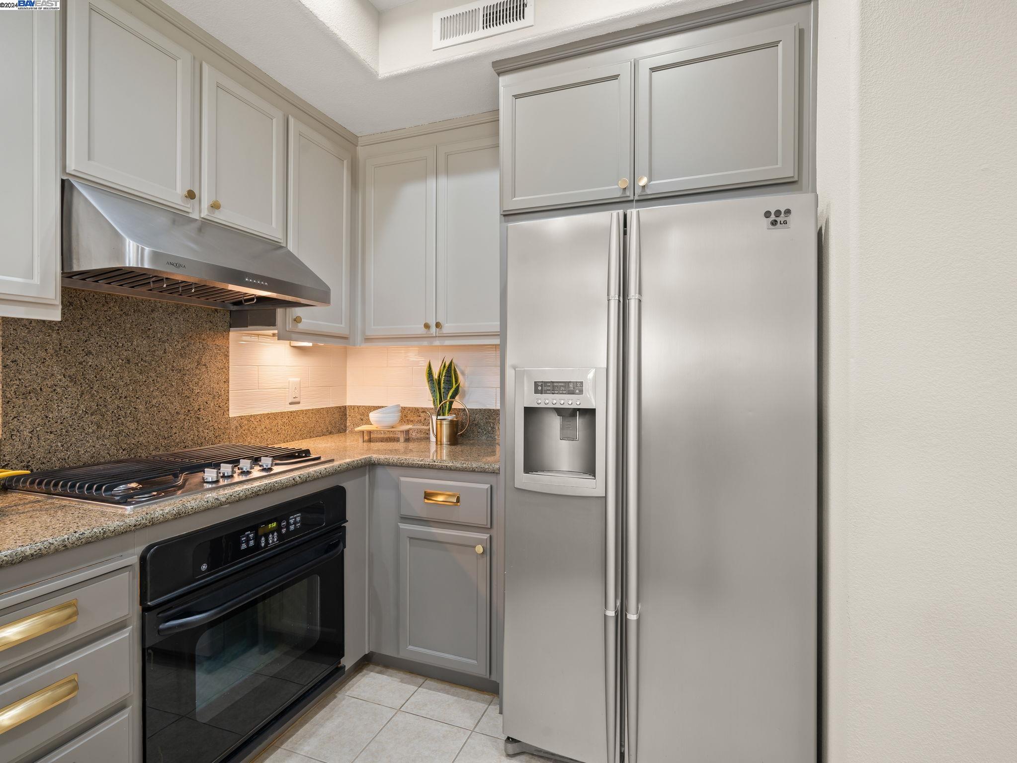 2559 Riparian Ct