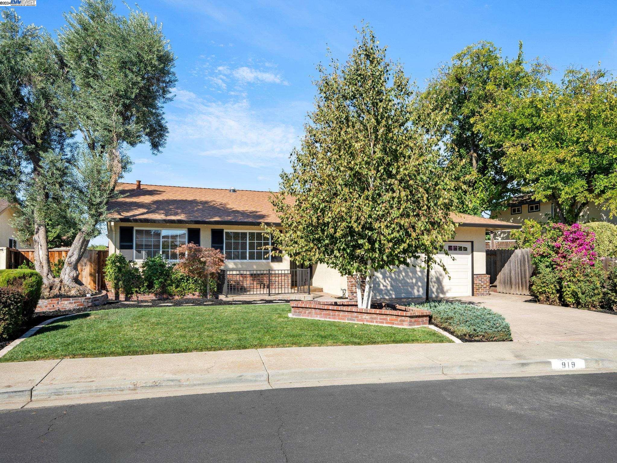 919 Lynn St