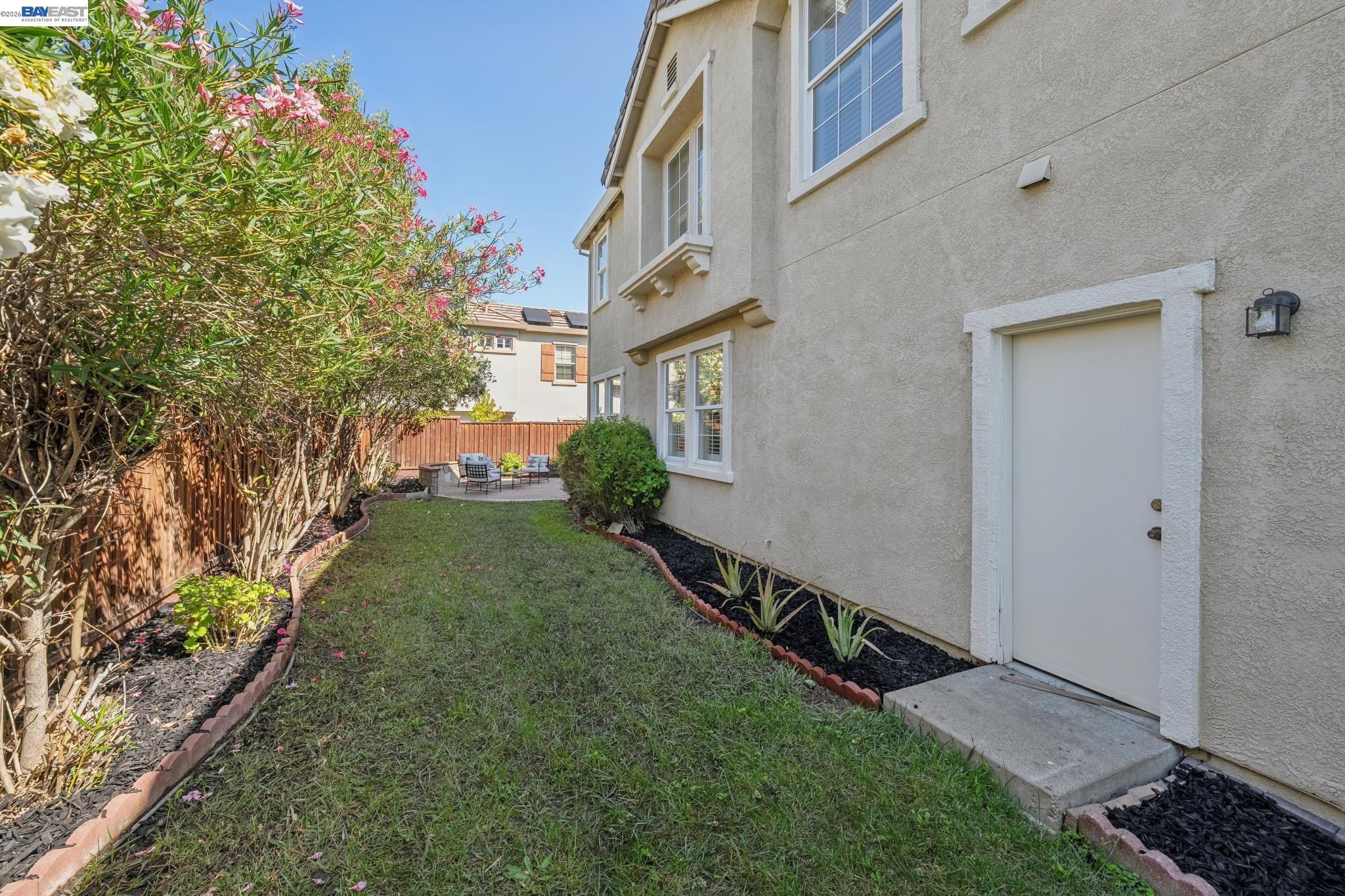 2628 Photinia Ct