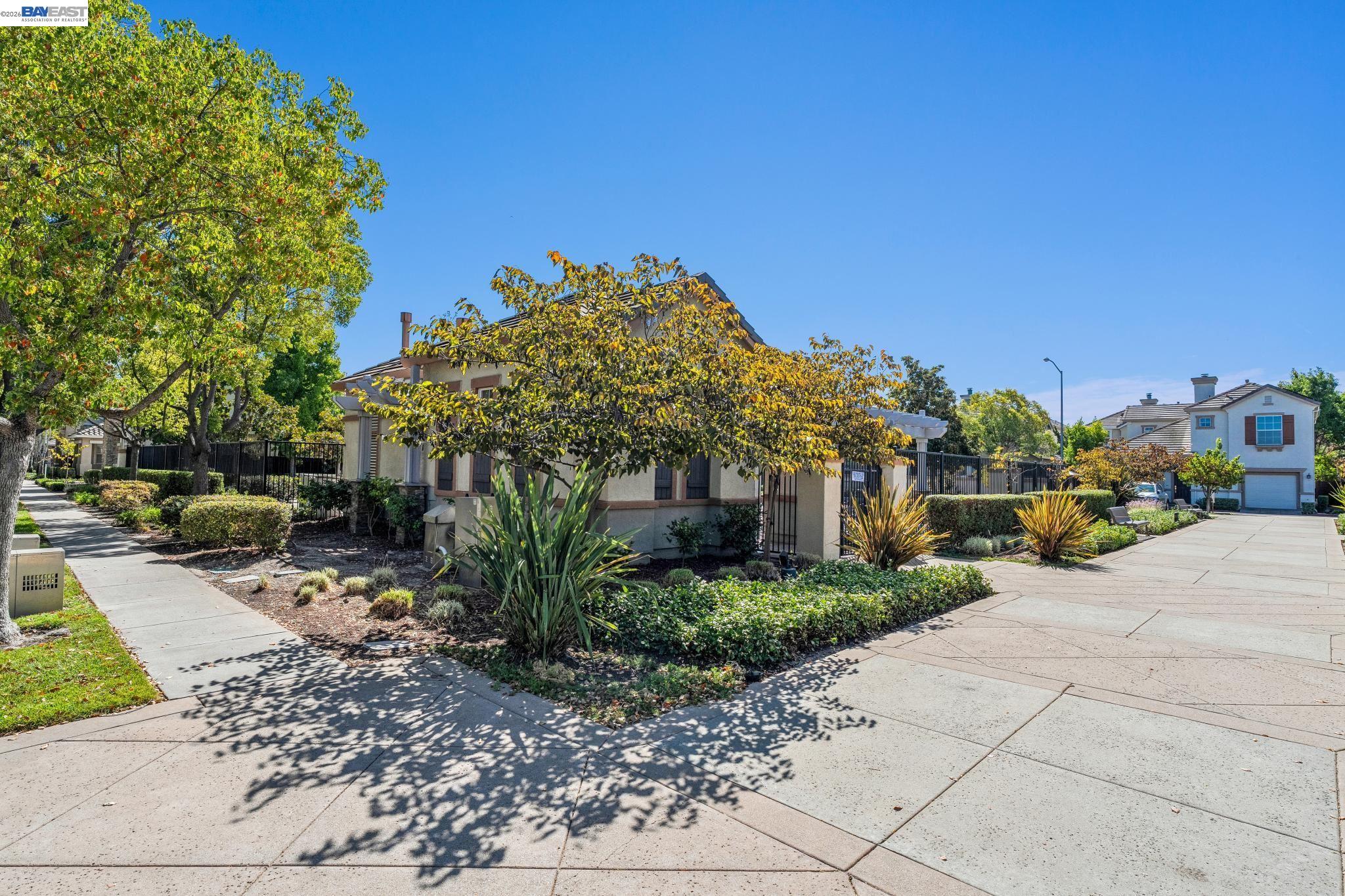 2628 Photinia Ct