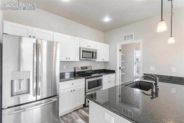 800 Endeavor Way