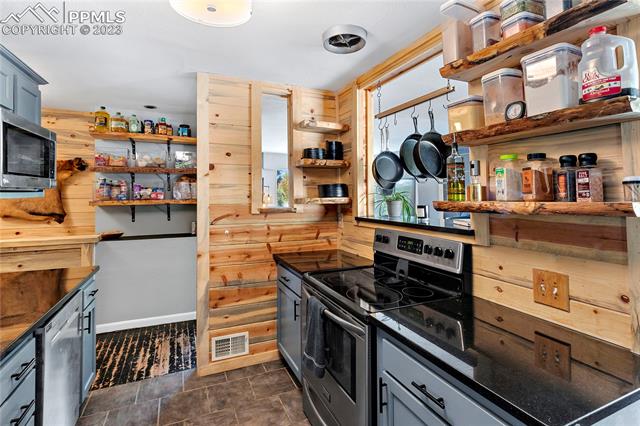 1685 Dorchester Drive