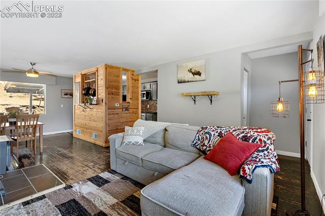 1685 Dorchester Drive