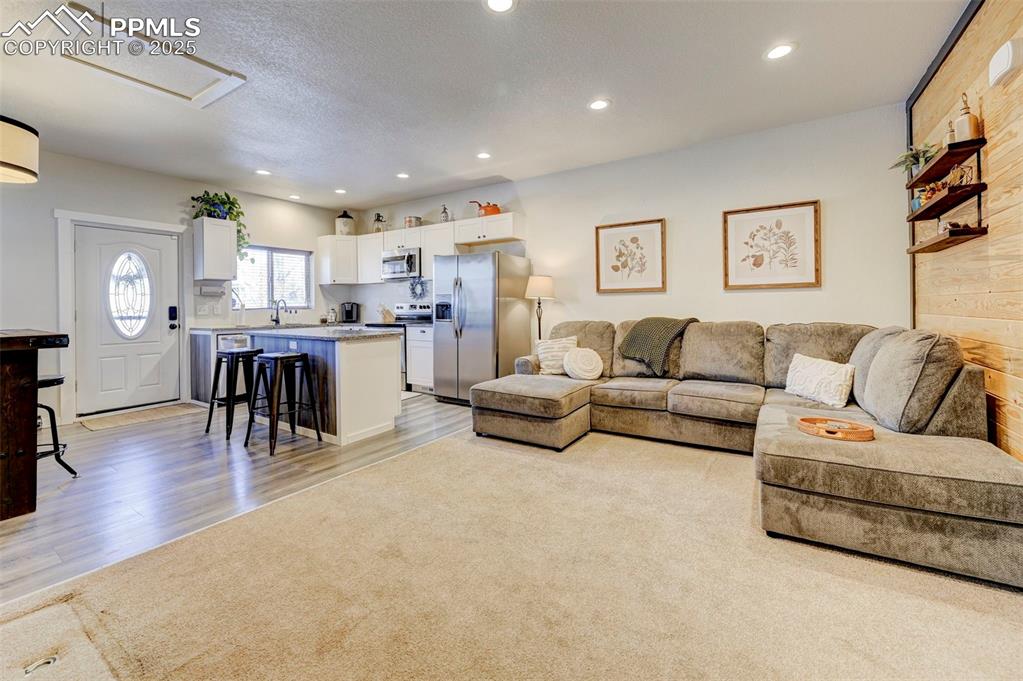 843 E Moreno Avenue