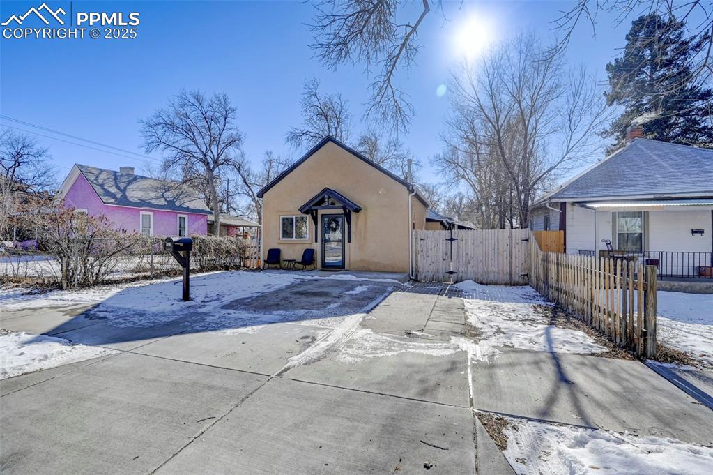 843 E Moreno Avenue