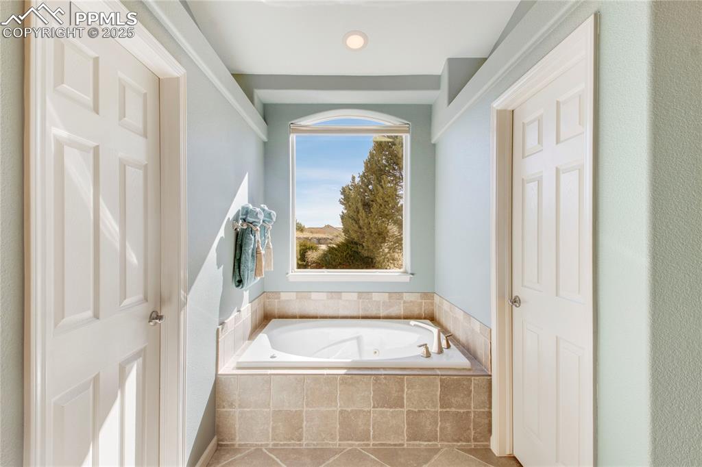 1425 Golden Hills Road