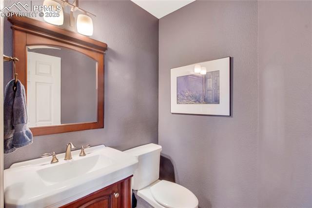 1425 Golden Hills Road