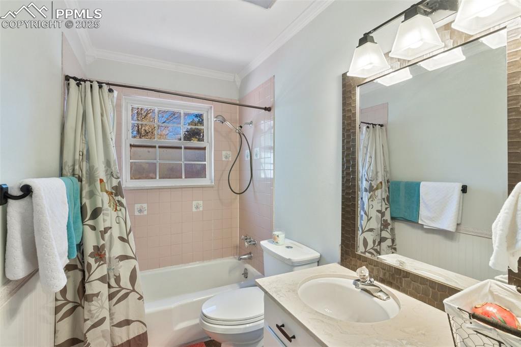4623 La Cresta Drive