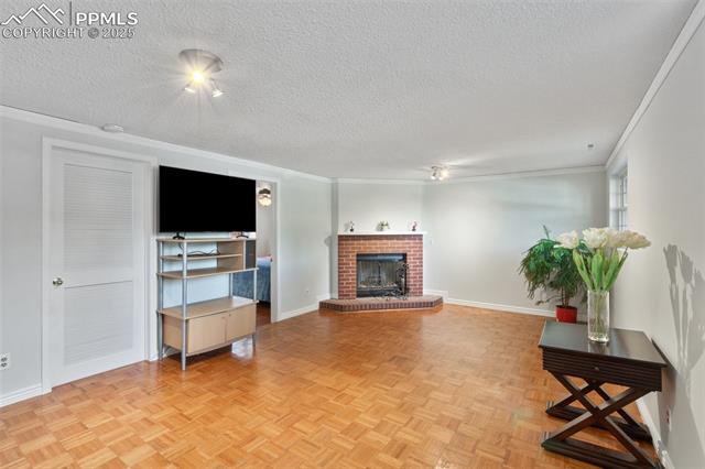 4623 La Cresta Drive